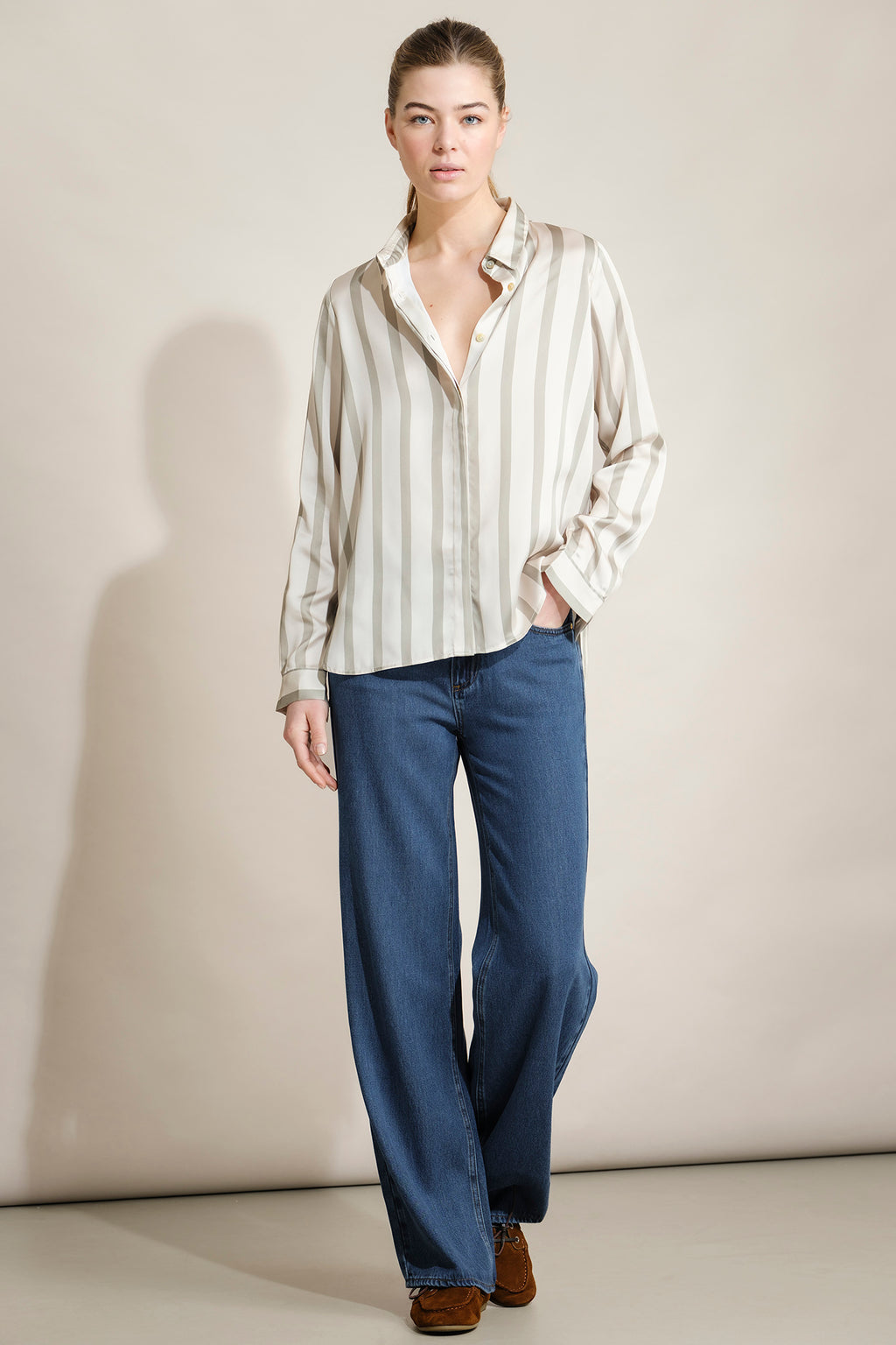 CAMISA FLUIDA COM RISCAS LARGAS