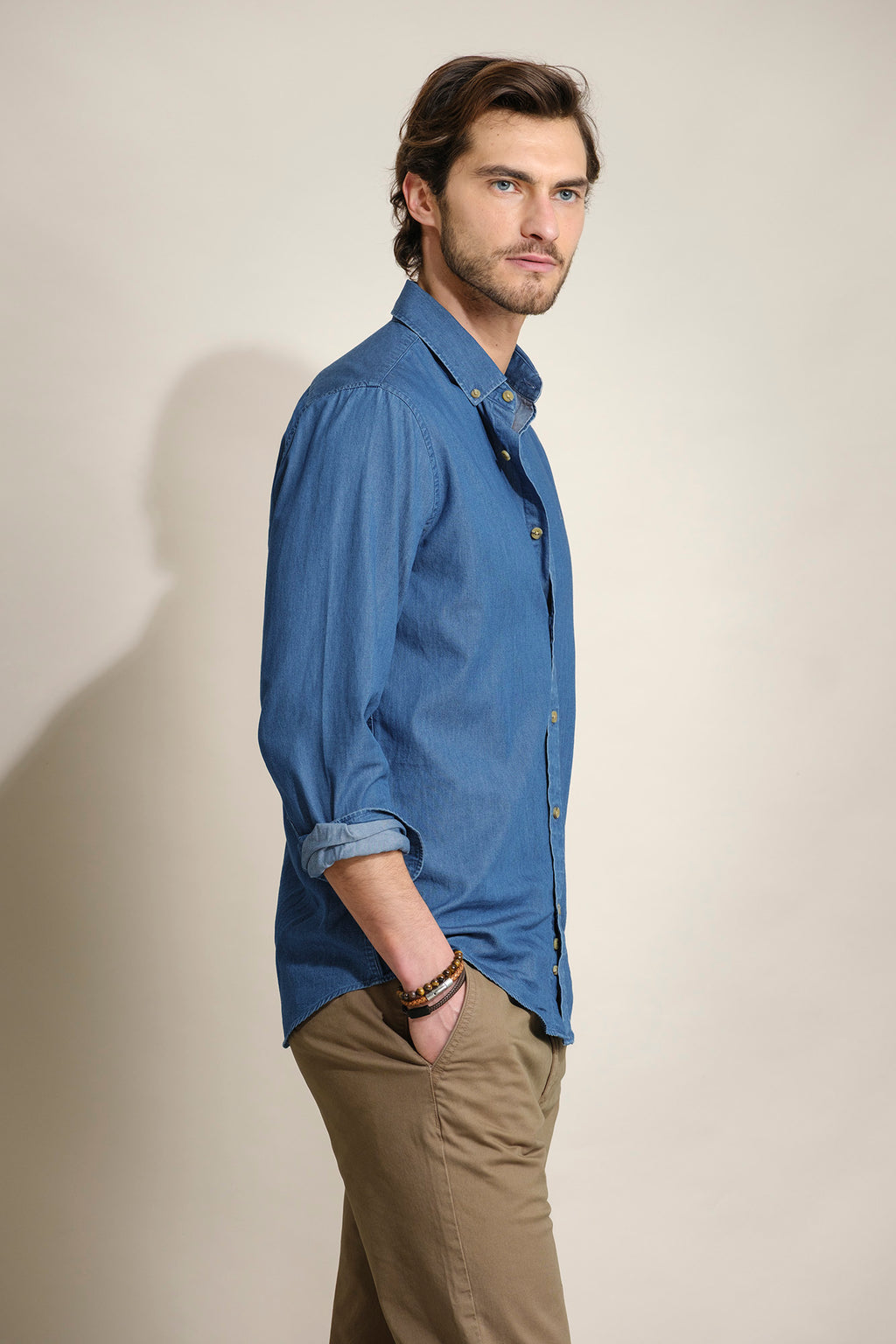CAMISA SLIM FIT EM GANGA LEVE