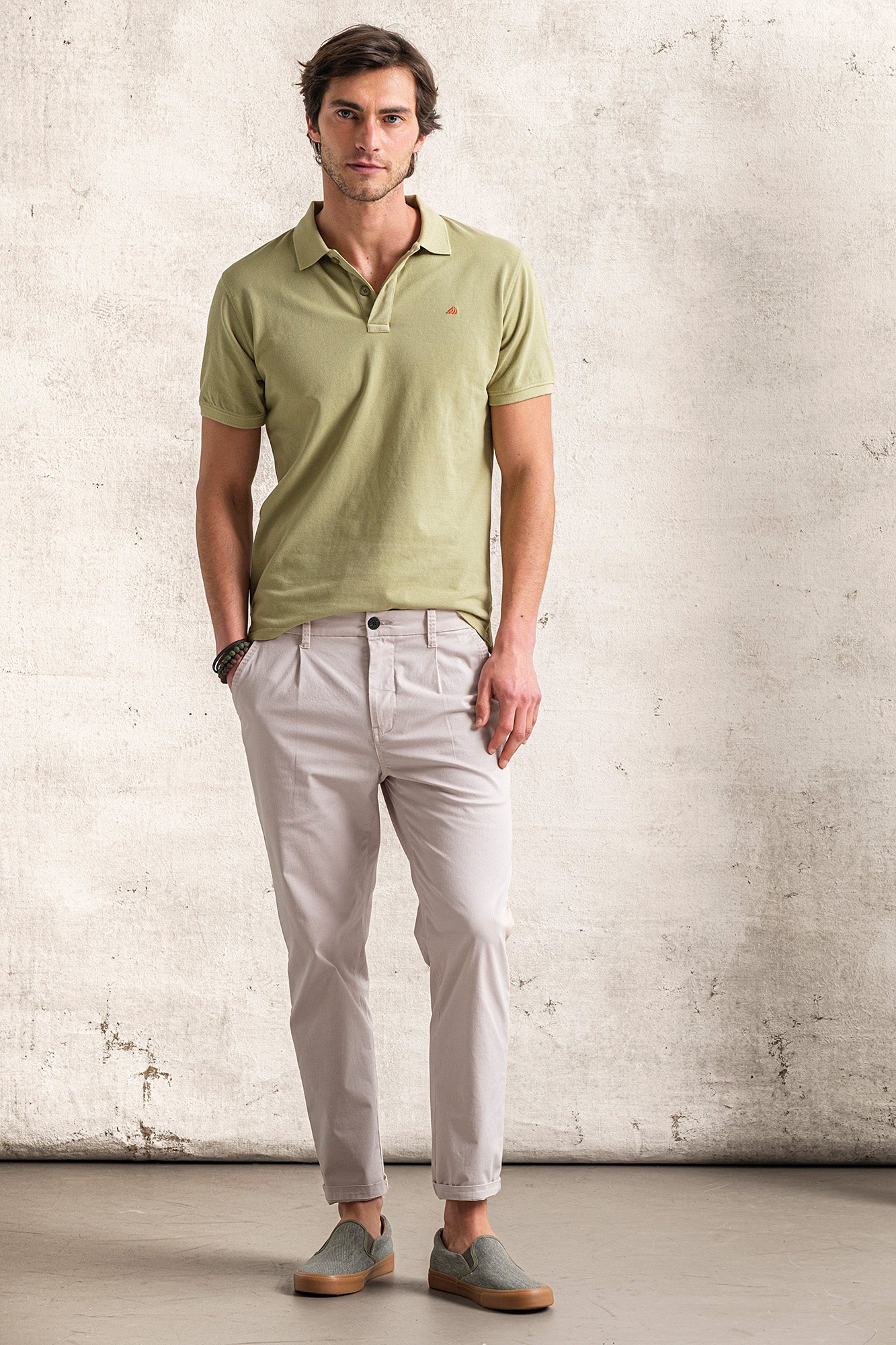 POLO PIQUET COM LOGO EM CONTRASTE