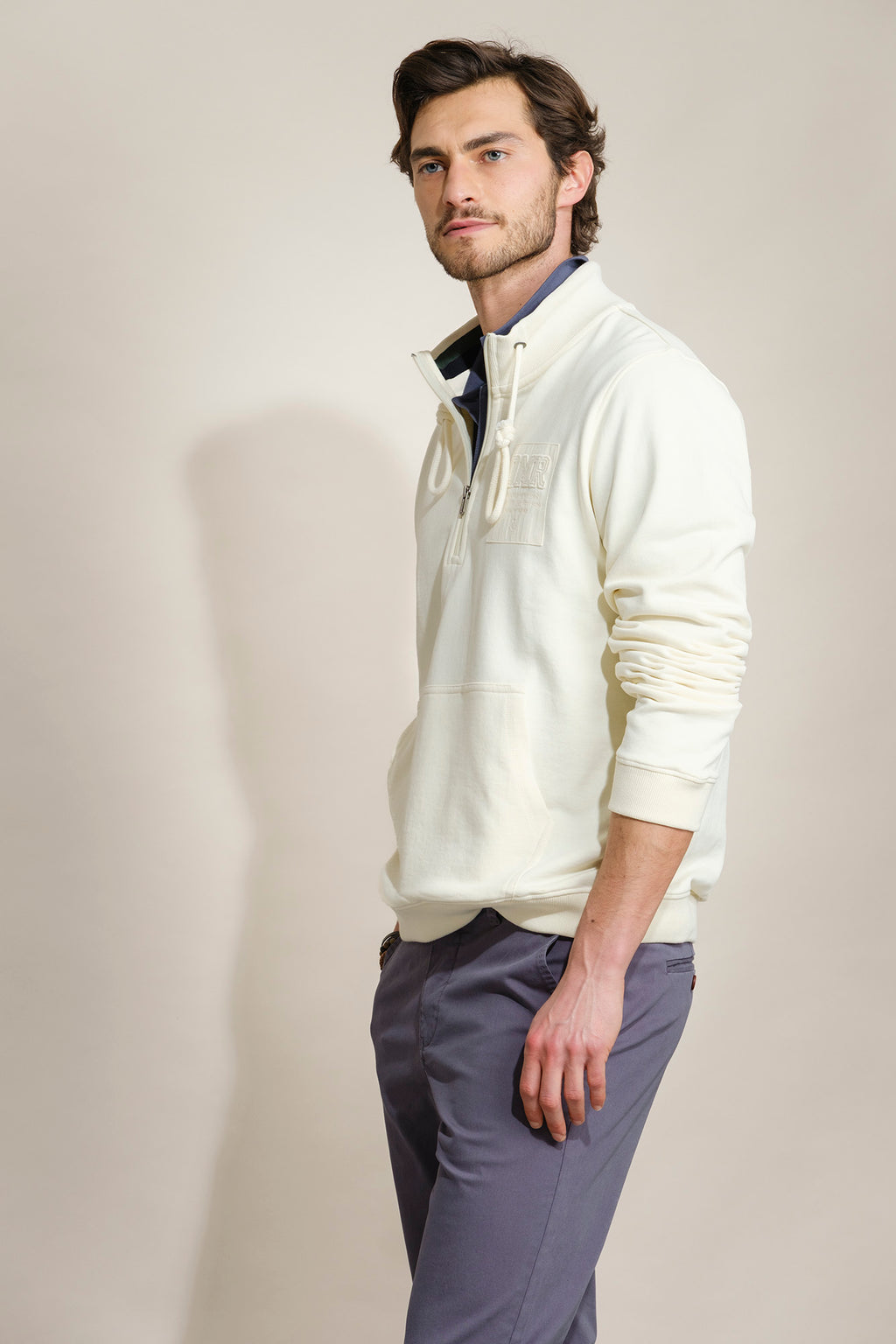 SWEATSHIRT COM GOLA E BOLSOS