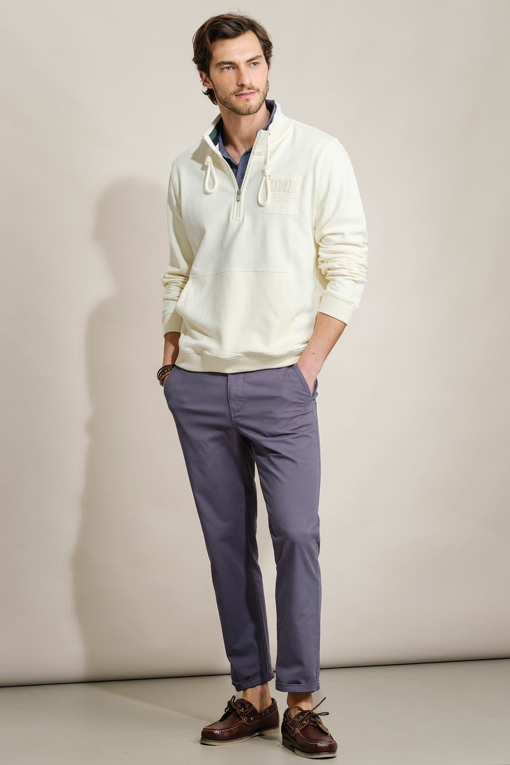 SWEATSHIRT COM GOLA E BOLSOS