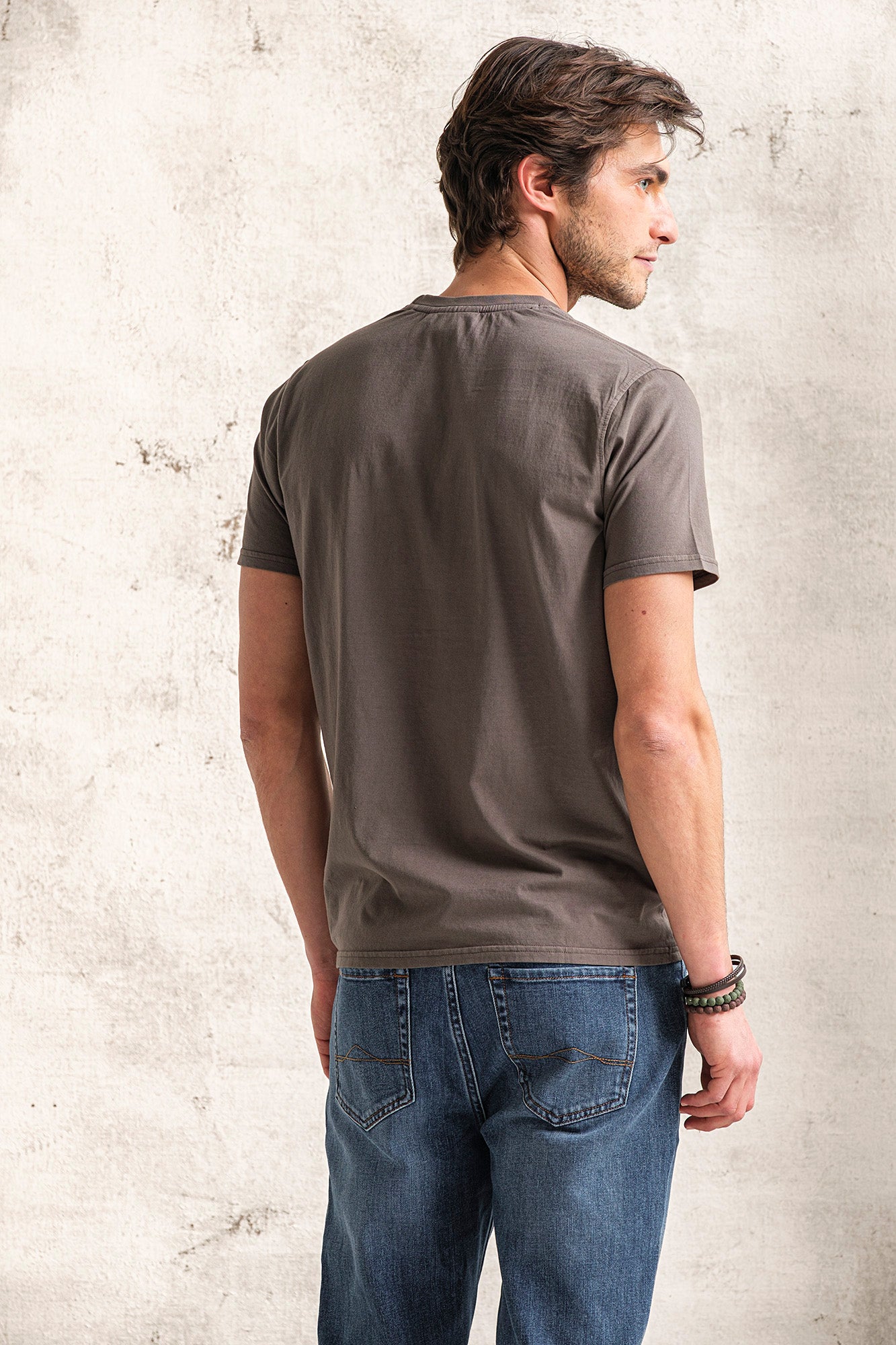 CAMISETA ESTAMPADA CON "QUEBRAMAR" EN TONO