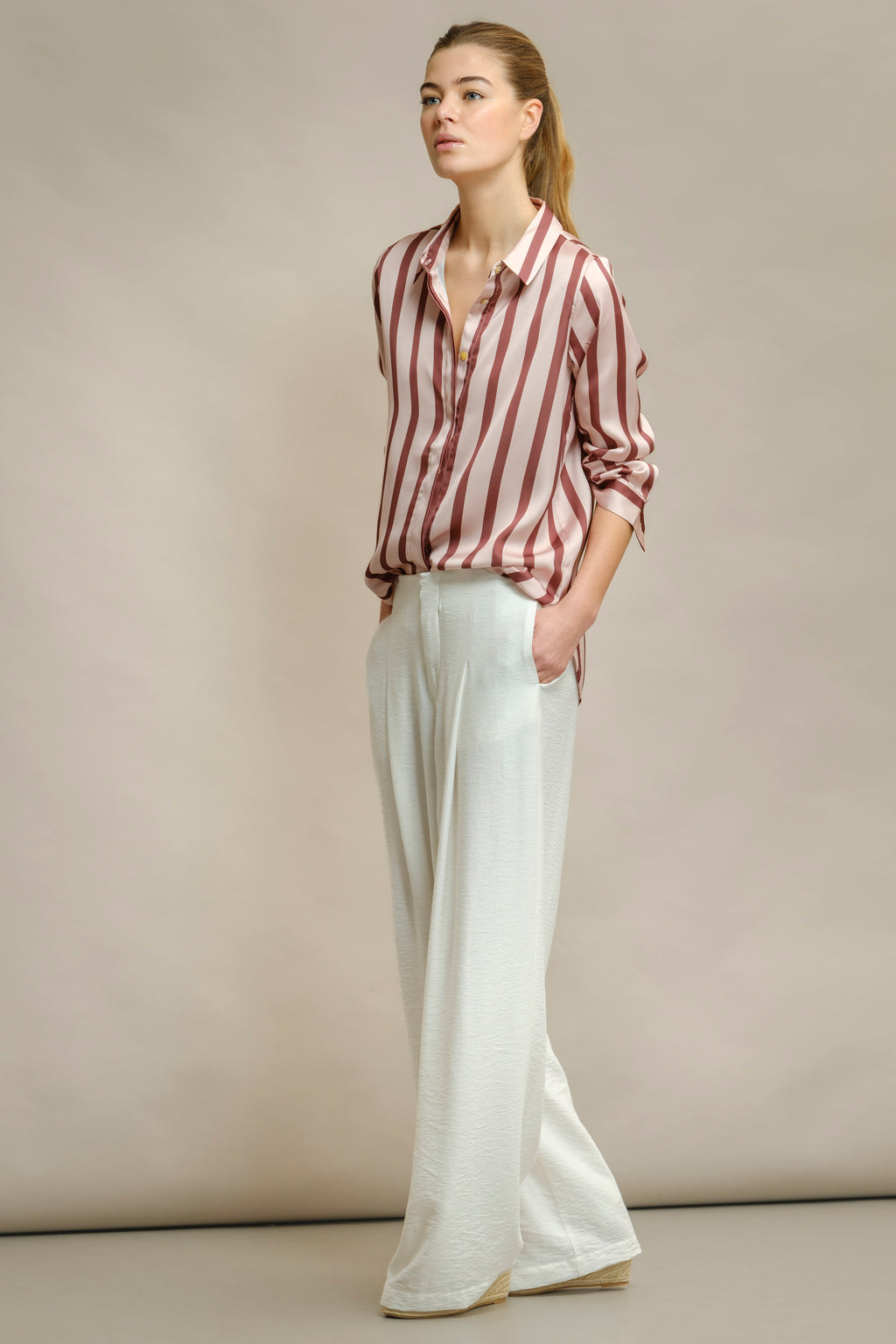 CAMISA FLUIDA COM RISCAS LARGAS