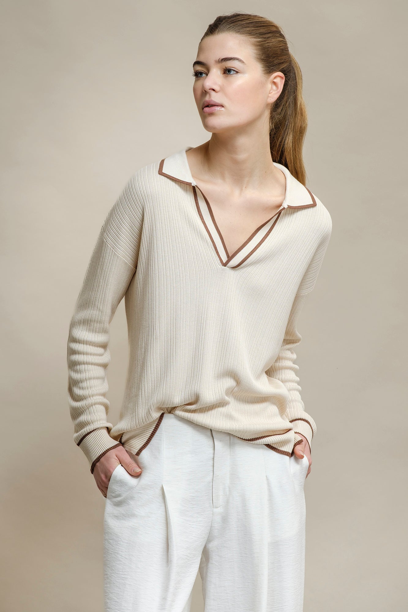 CAMISOLA DE MALHA COM GOLA DE POLO
