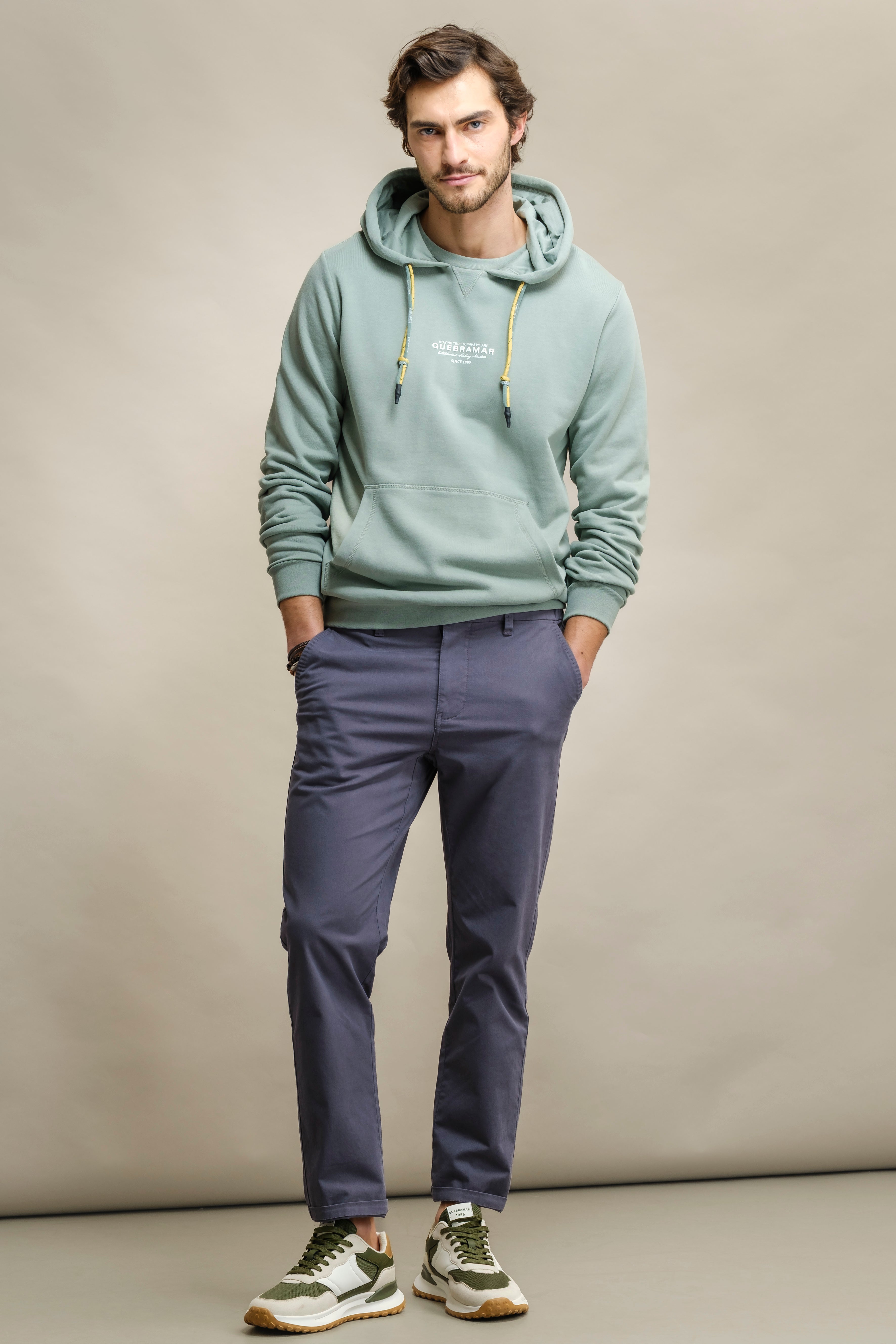 SWEATSHIRT COM CAPUZ E BORDADO