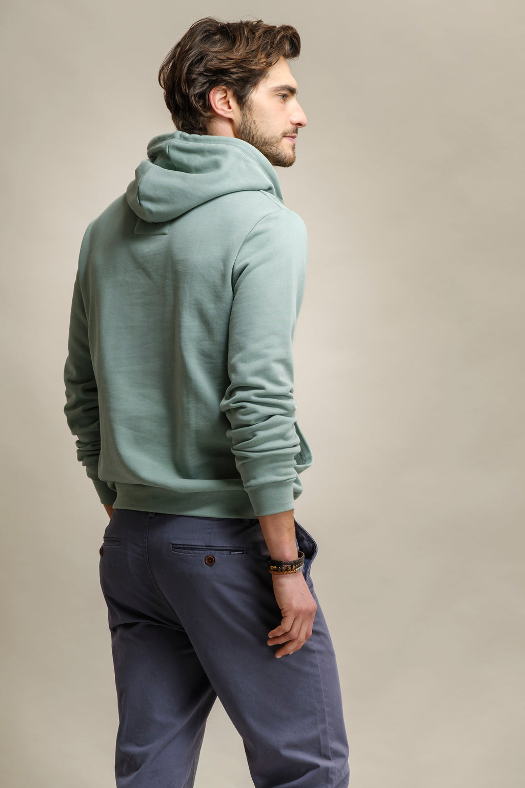 SWEATSHIRT COM CAPUZ E BORDADO