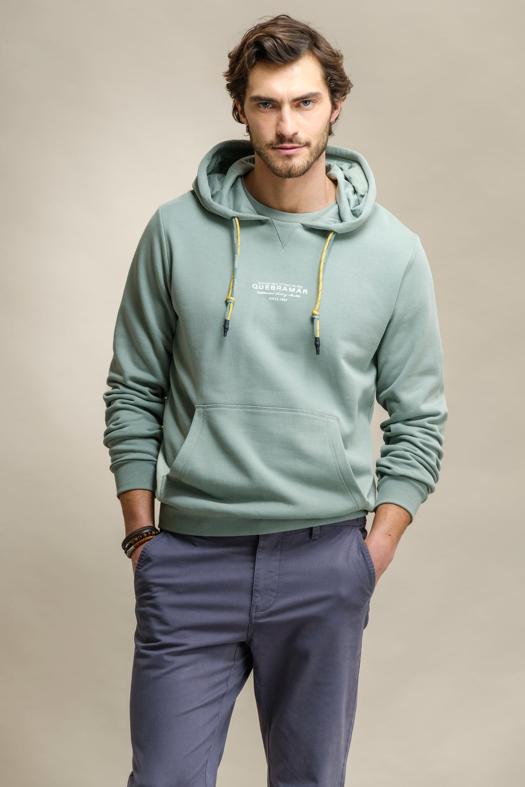 SWEATSHIRT COM CAPUZ E BORDADO