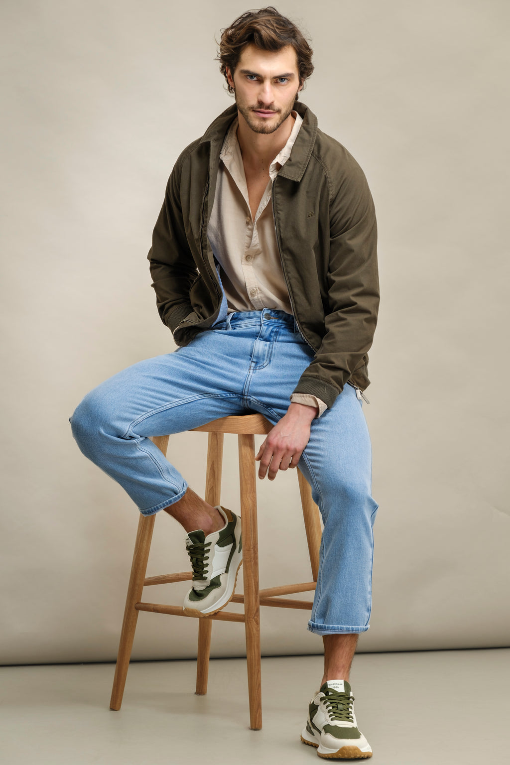CALÇAS DENIM TAPERED FIT