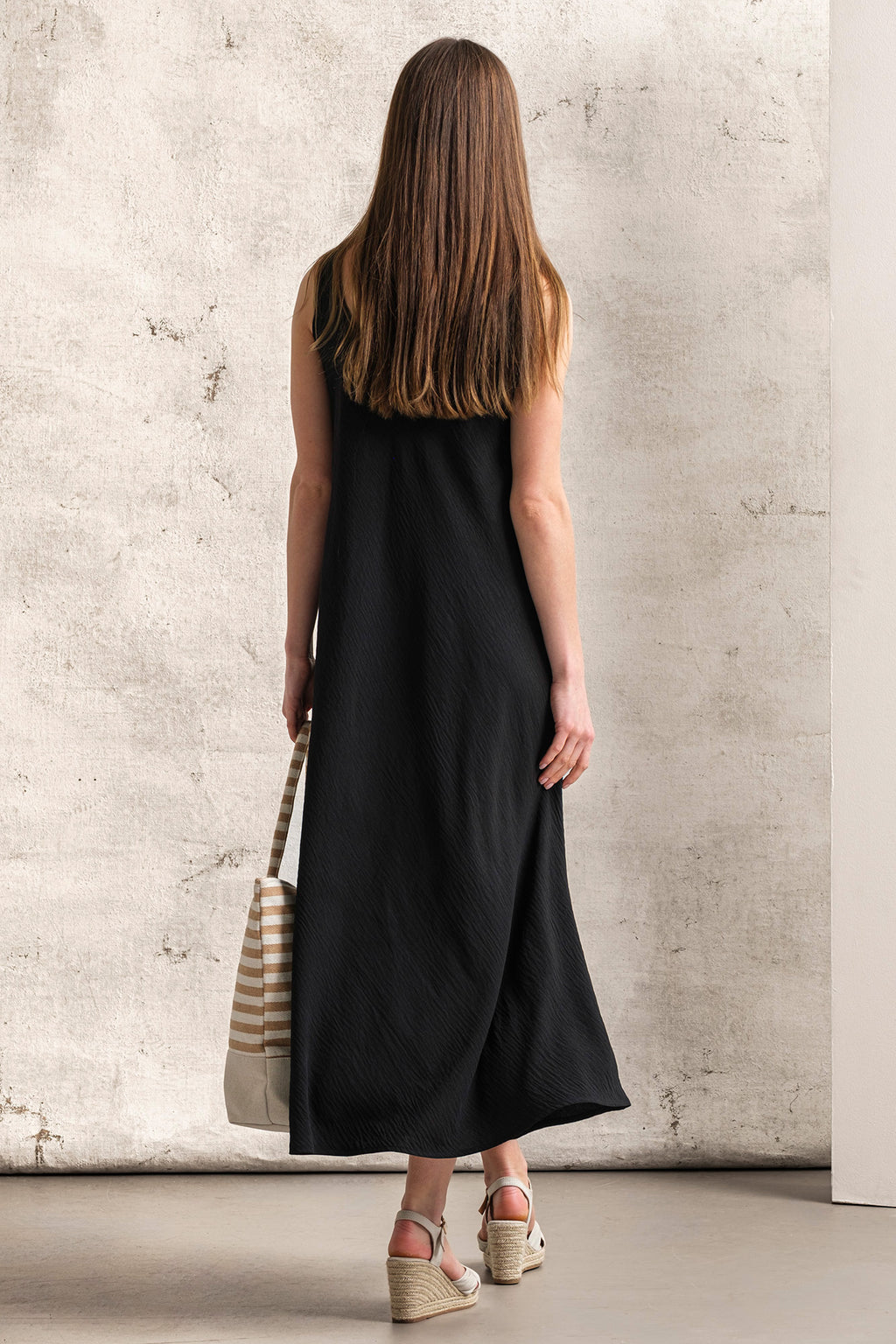 VESTIDO COMPRIDO COM ALÇAS LARGAS