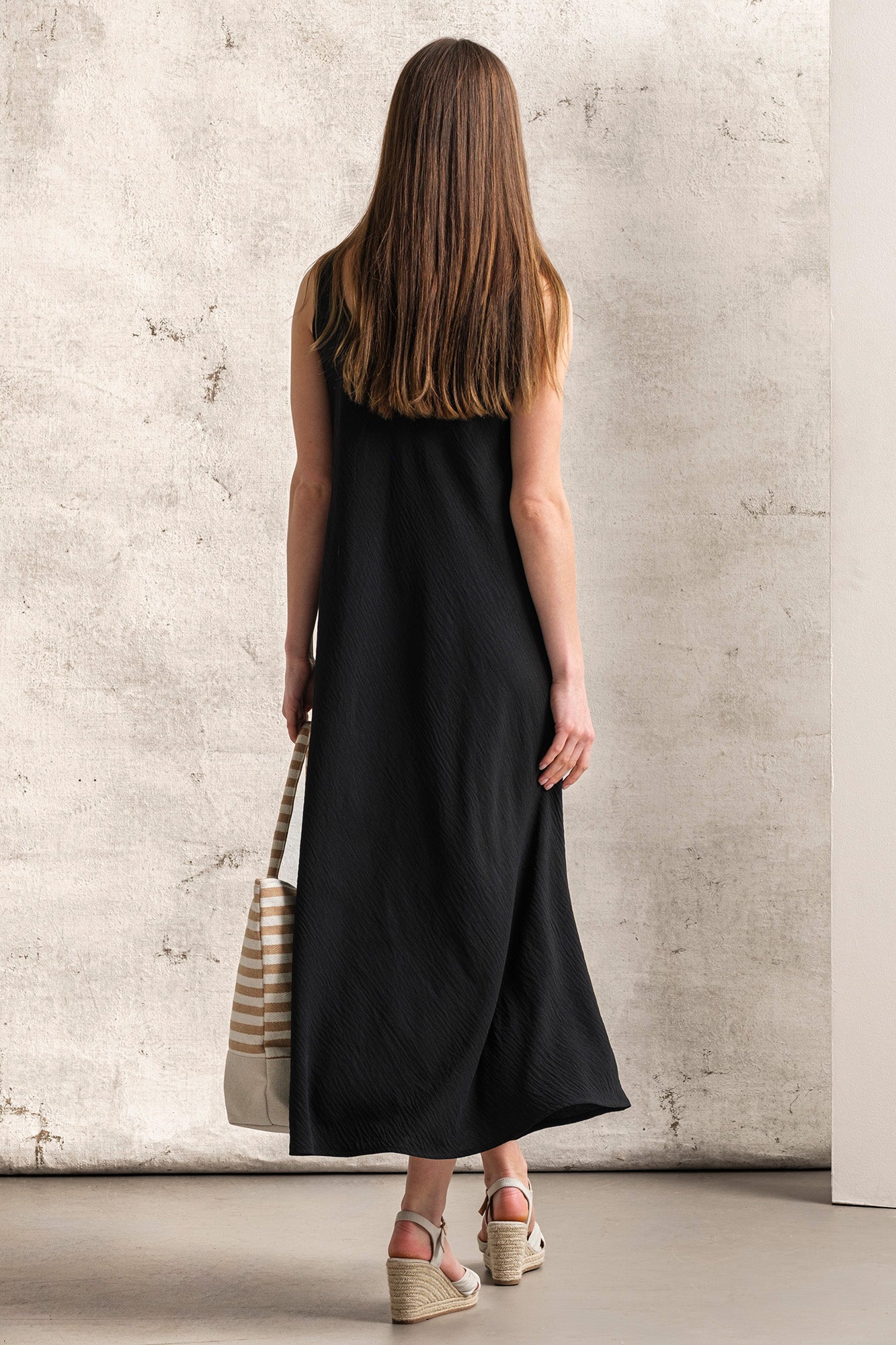 VESTIDO COMPRIDO COM ALÇAS LARGAS