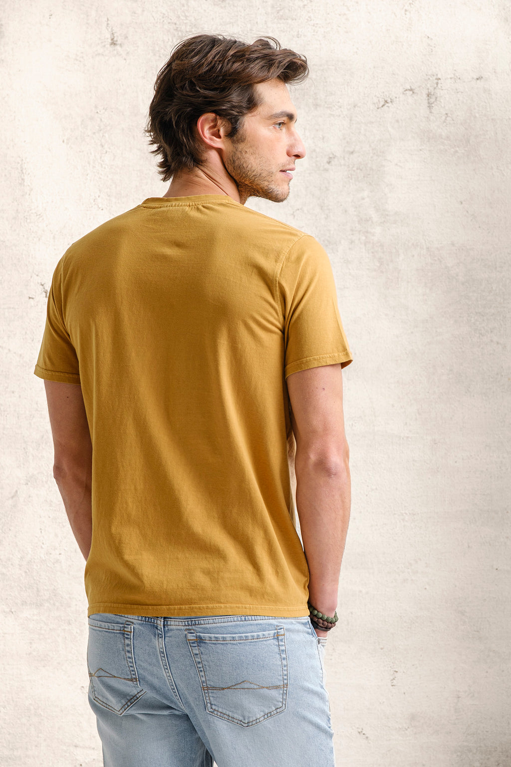 T-SHIRT COM PRINT QUEBRAMAR AO TOM