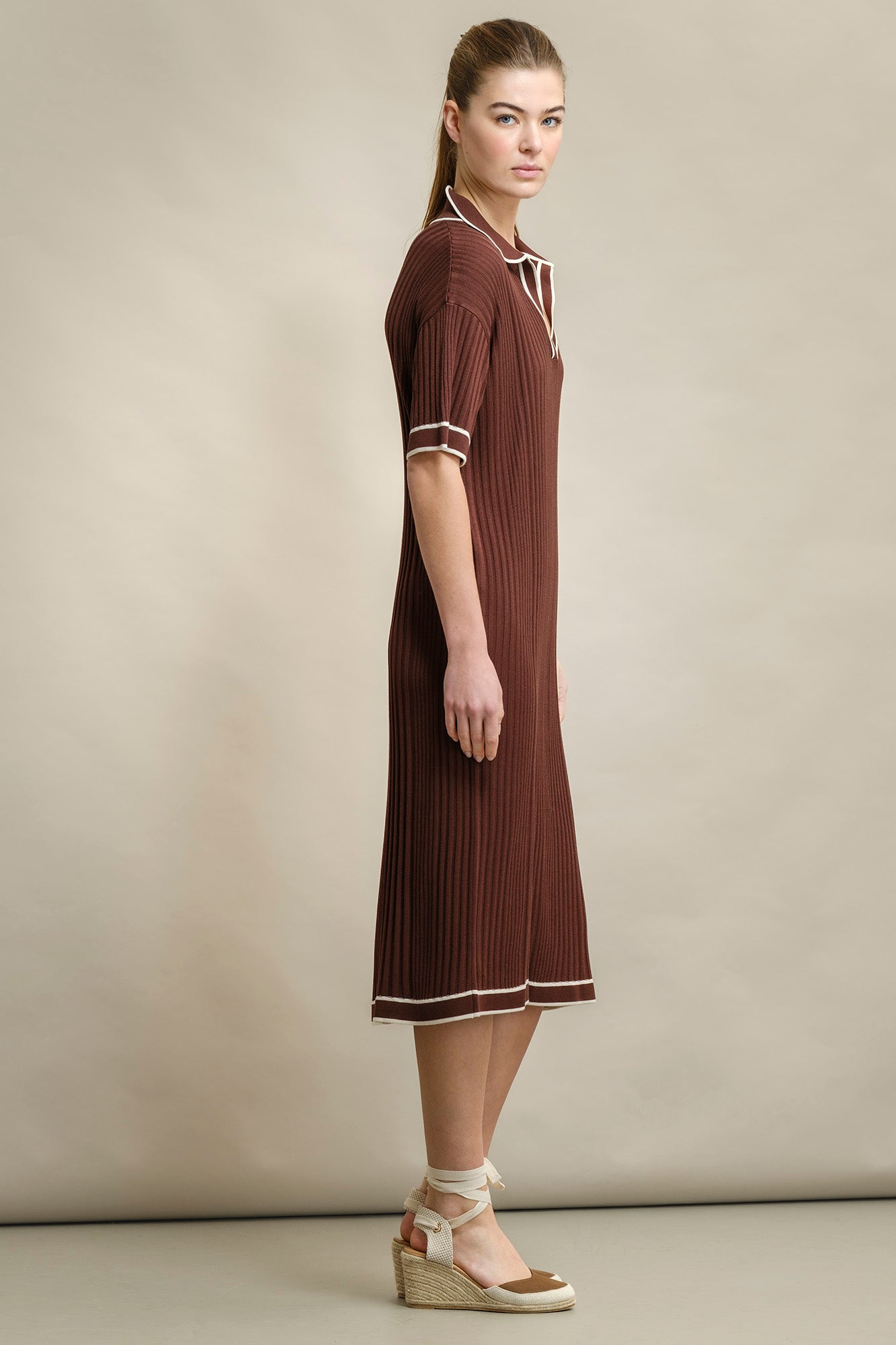 VESTIDO MALHA COM GOLA DE POLO