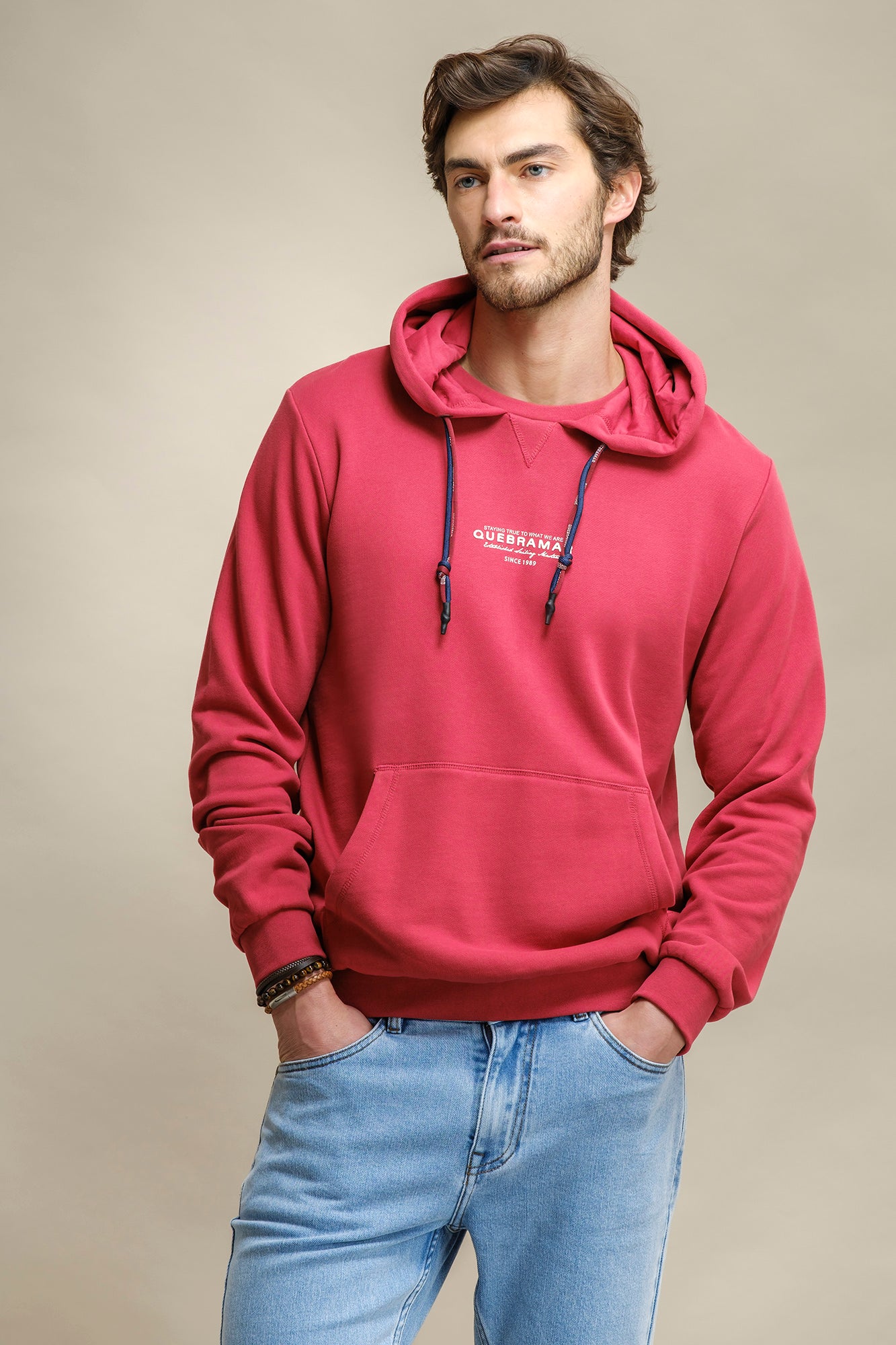 SWEATSHIRT COM CAPUZ E BORDADO