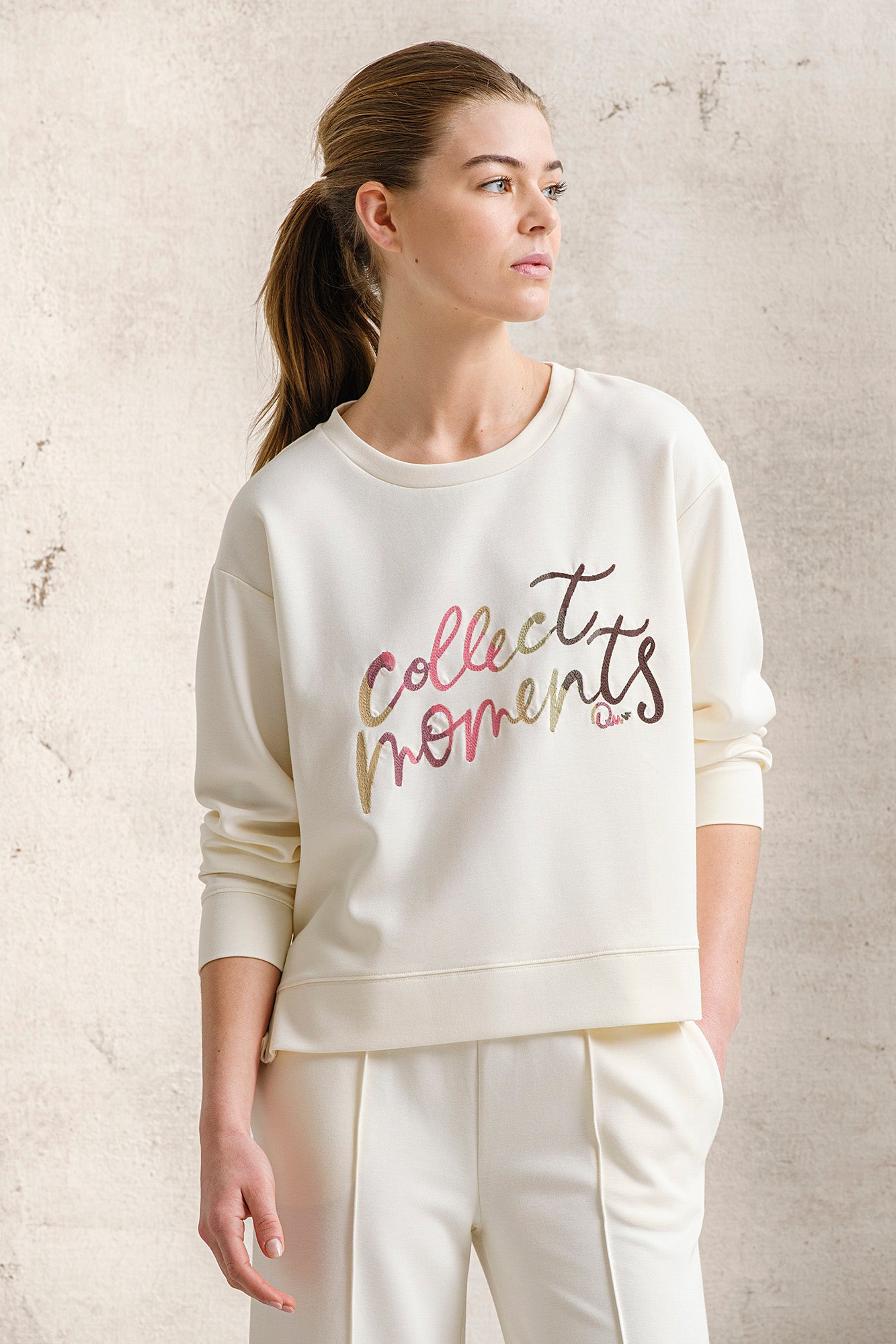 SWEATSHIRT MOMENTS