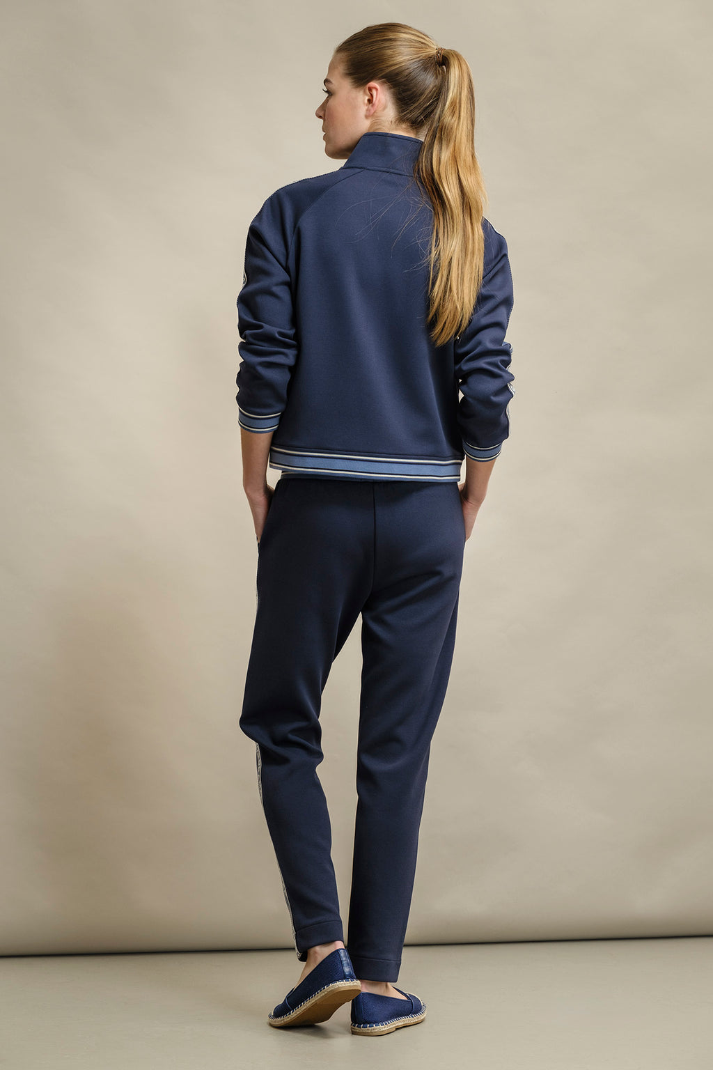 CALÇAS JOGGER COM FITA PERSONALIZADA