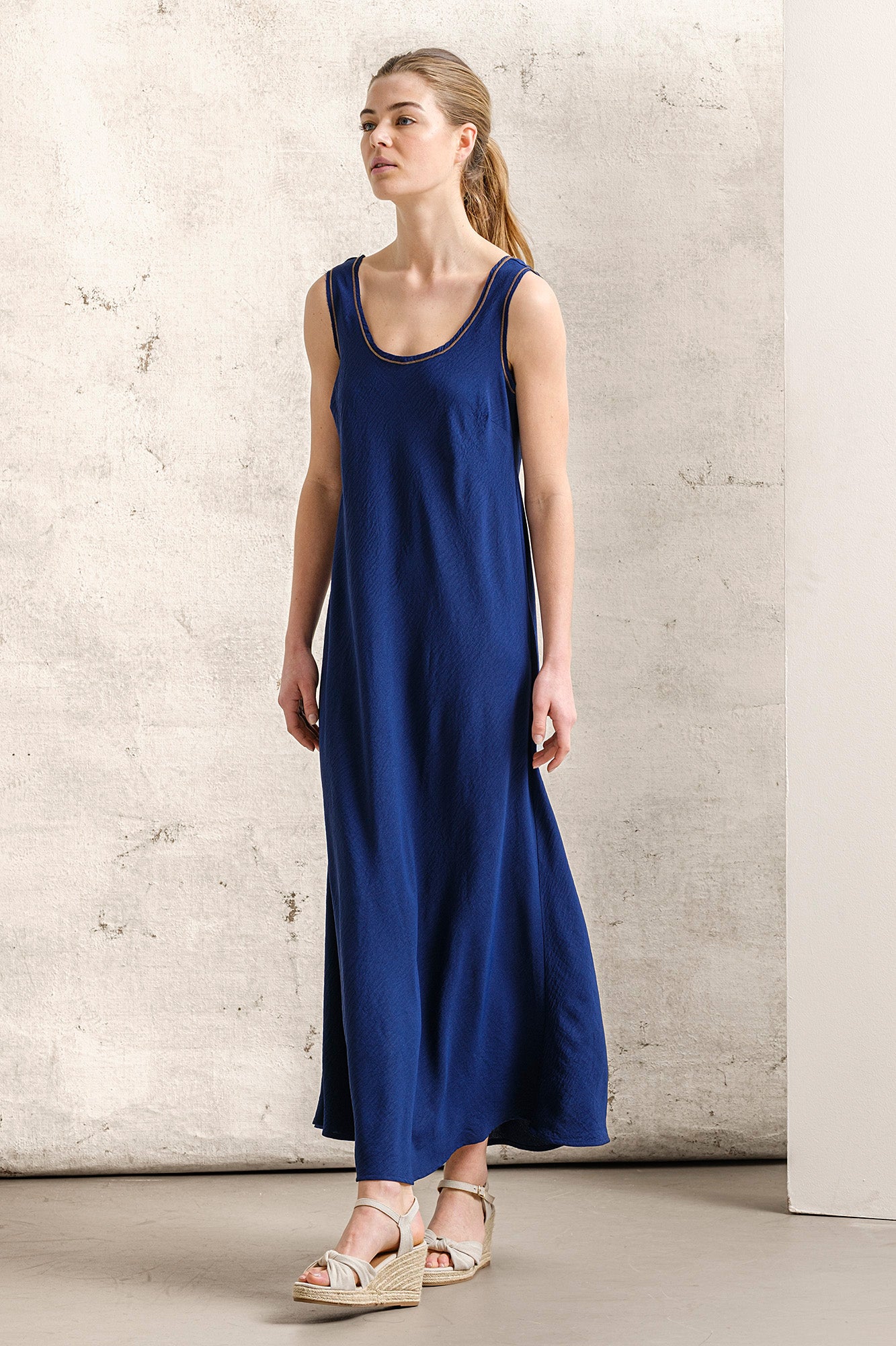 VESTIDO COMPRIDO COM ALÇAS LARGAS