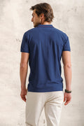 POLO PIQUÉ CON RAYAS EN EL CUELLO