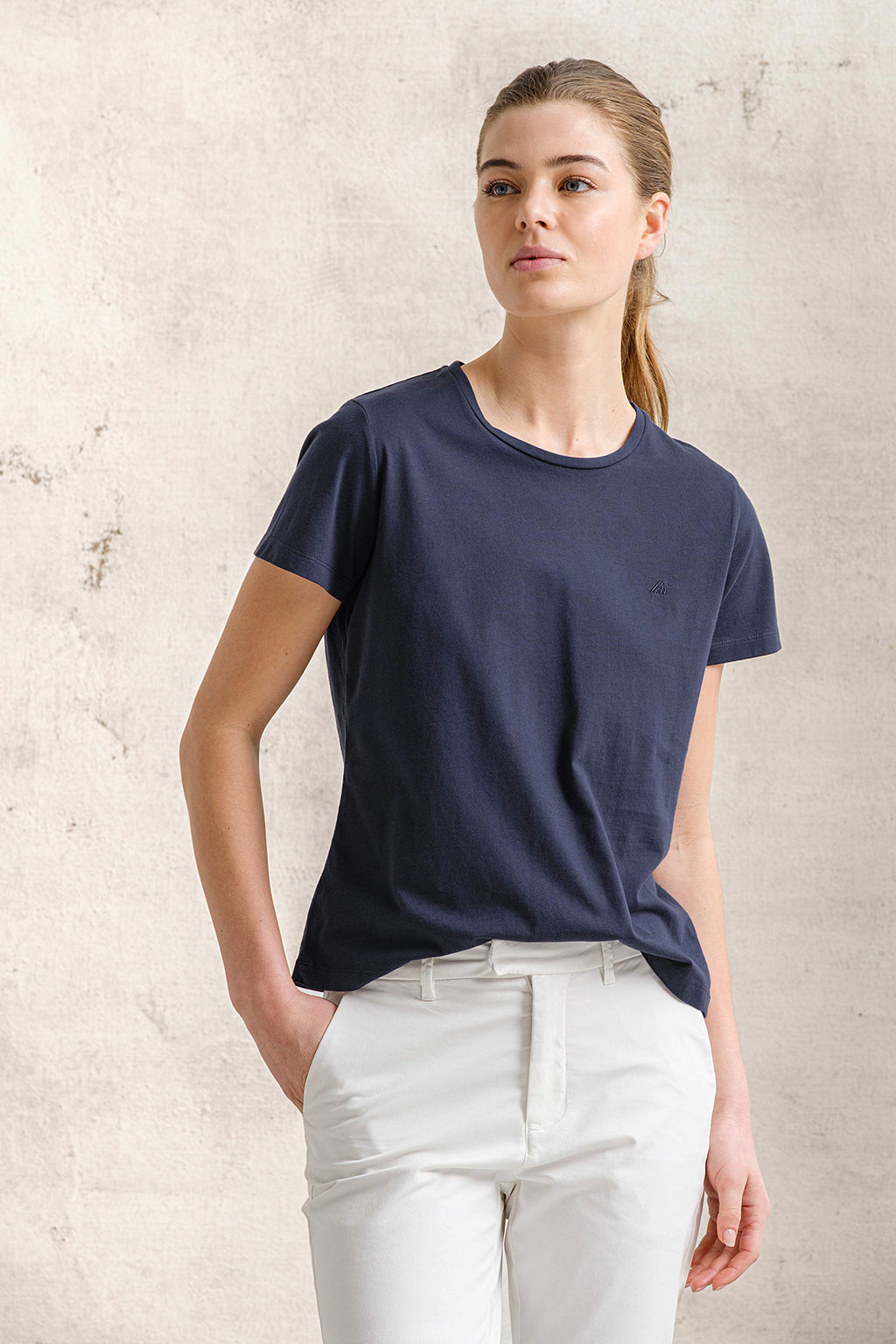 CAMISETA CON LOGOTIPO