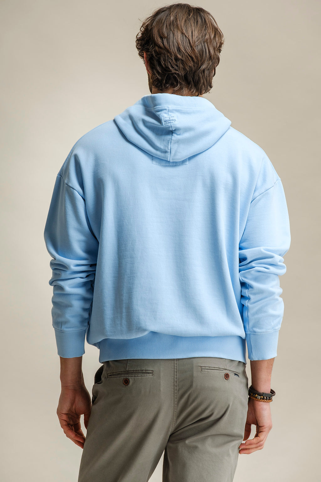 SWEATSHIRT COM CAPUZ COM BORDADO QUEBRAMAR