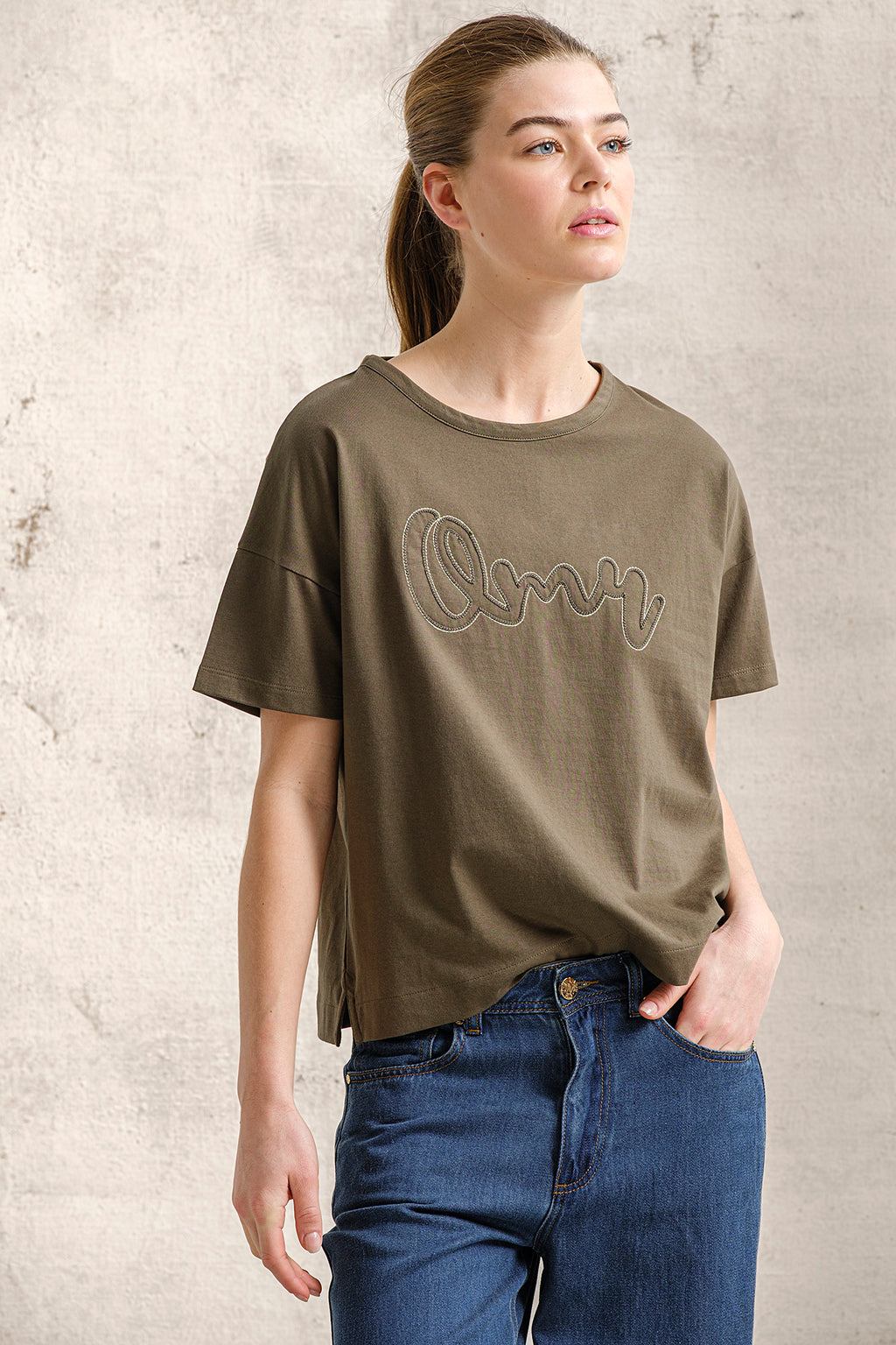 CAMISETA BORDADA