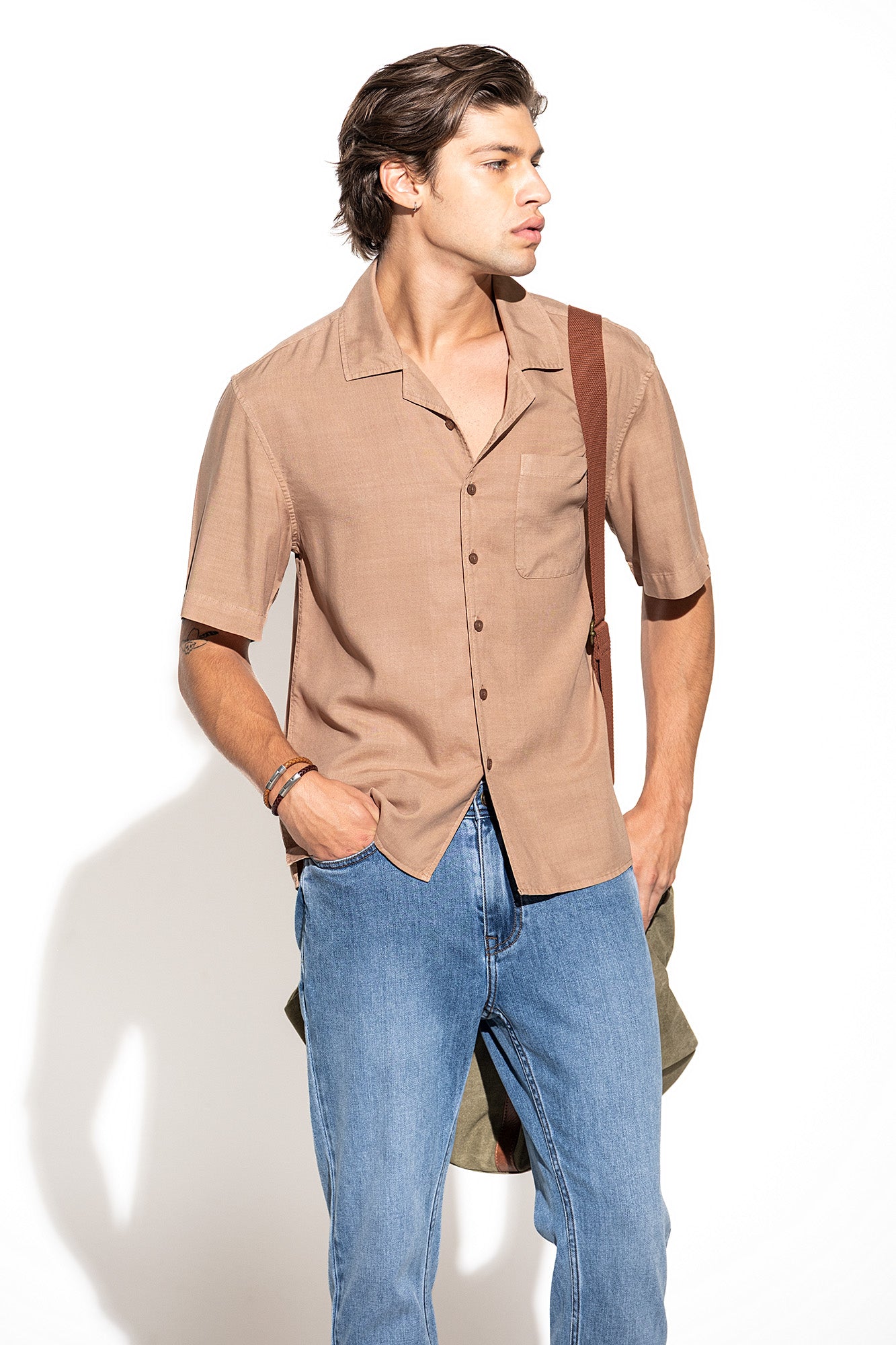 CAMISA DE MANGA CURTA EM TENCEL™