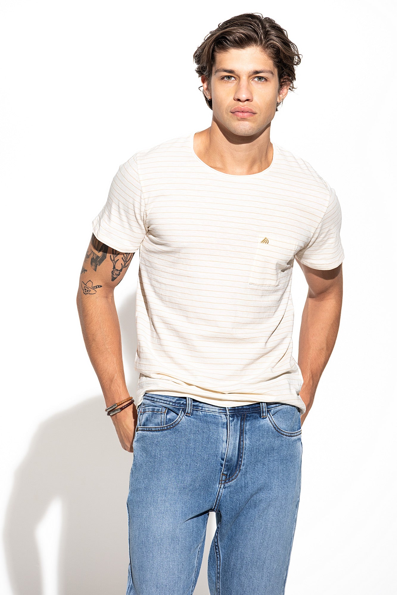 T-SHIRT ÀS RISCAS