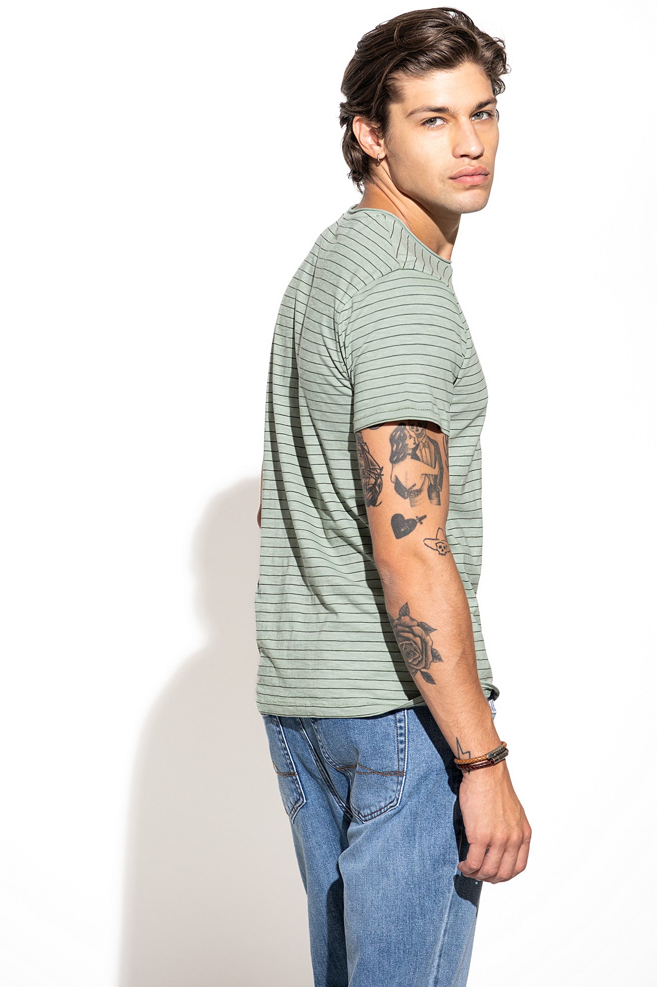 T-SHIRT ÀS RISCAS