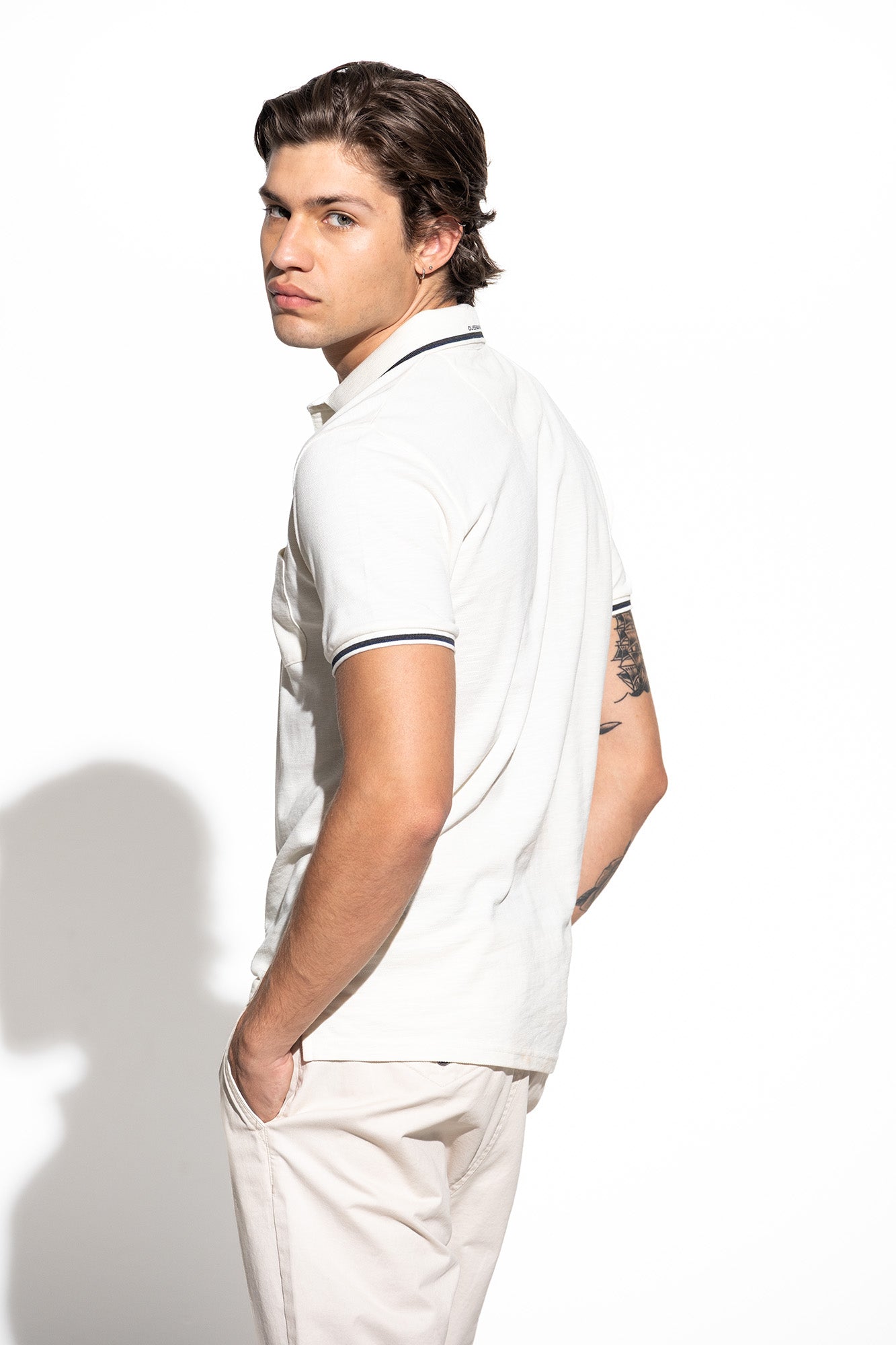POLO HOMEM PIQUET COM BOLSO