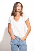 T-SHIRT ESSENTIAL DECOTE EM V