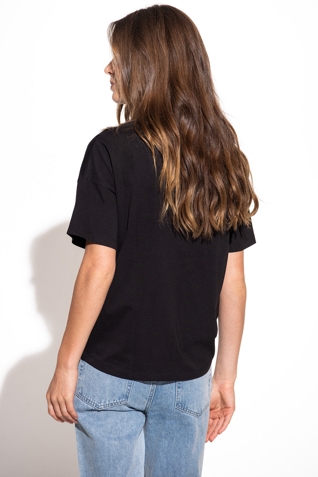 CAMISETA CON BOLSILLO BORDADO
