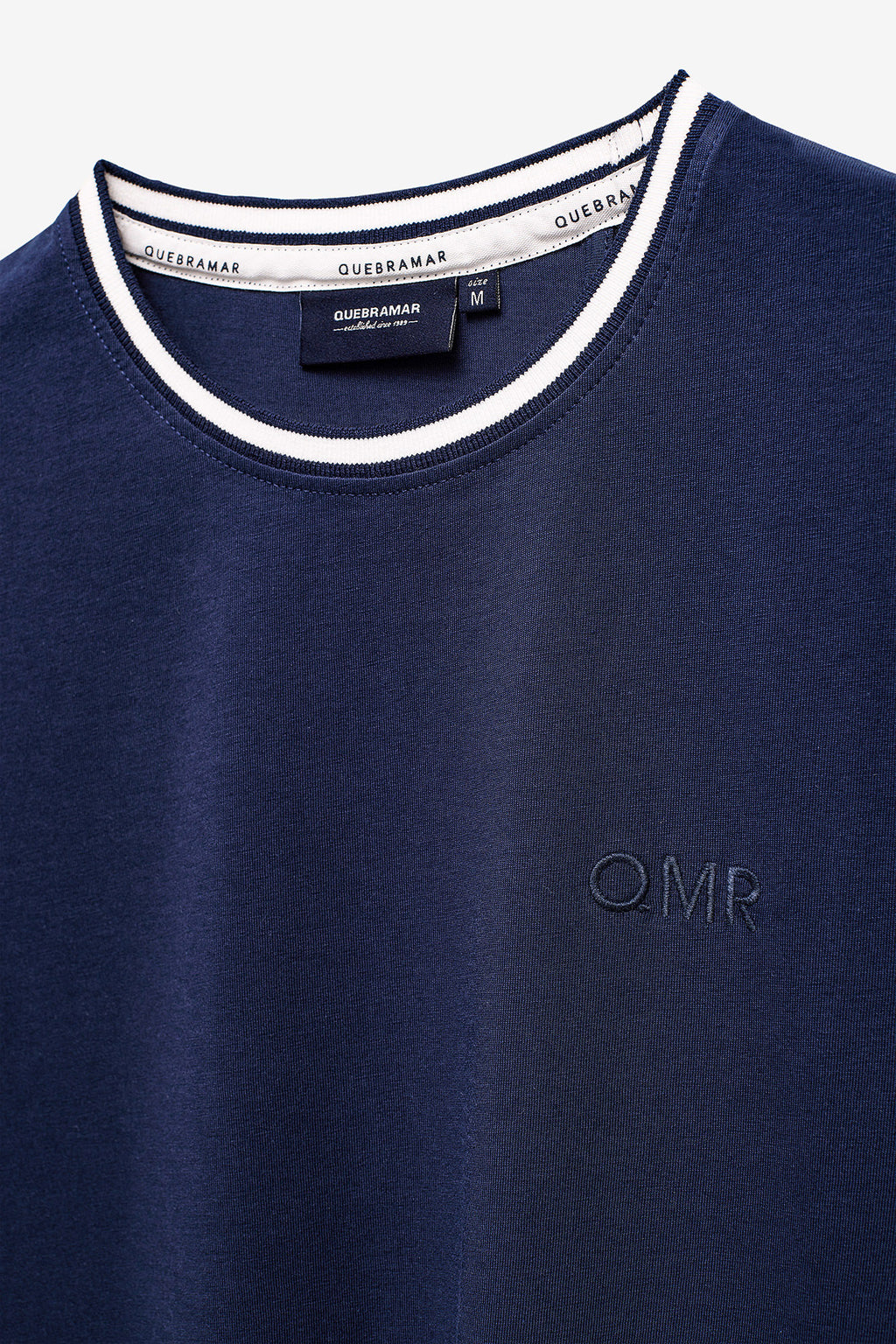 T-SHIRT COM PRINT QMR EM ALTO RELEVO