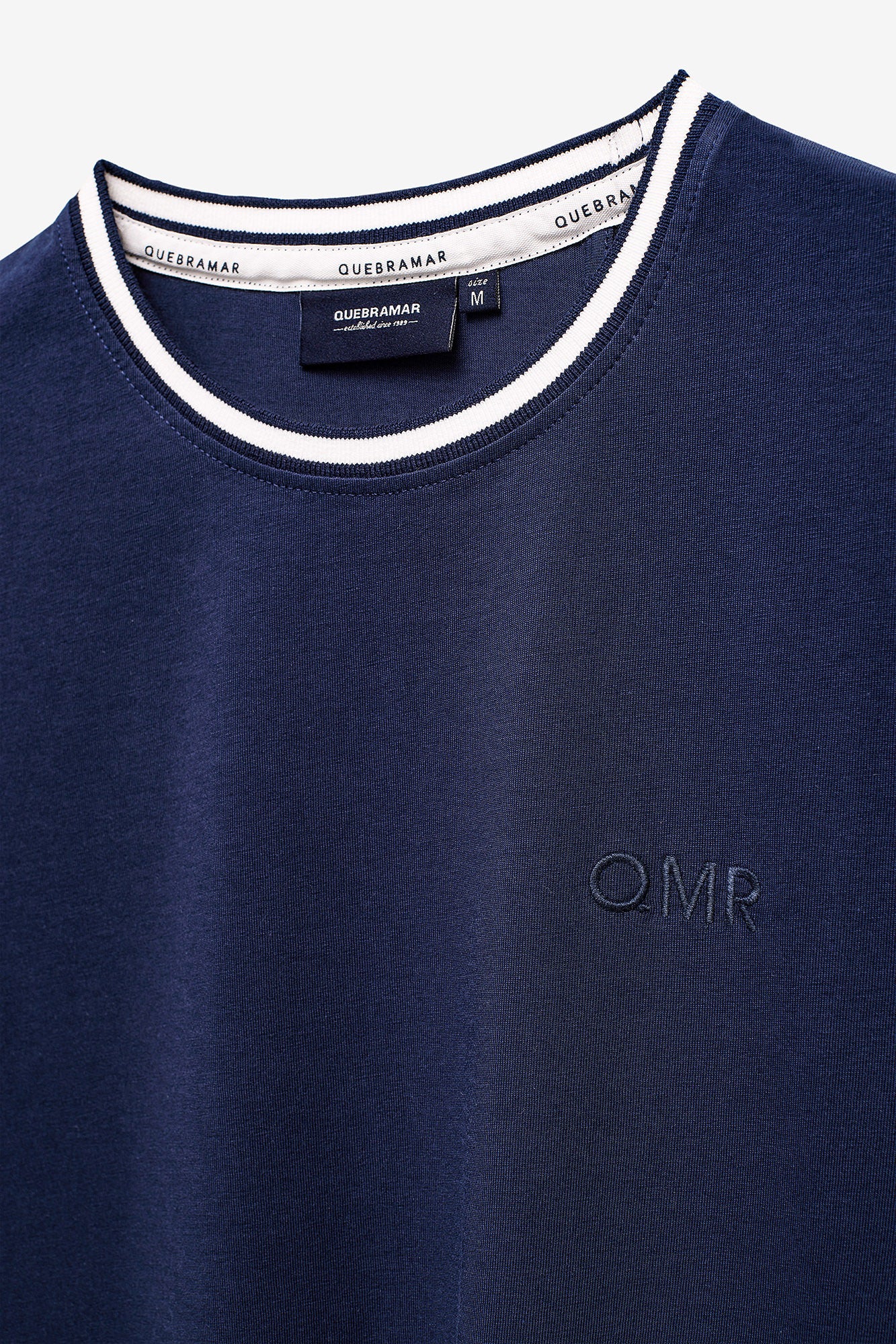 T-SHIRT COM PRINT QMR EM ALTO RELEVO