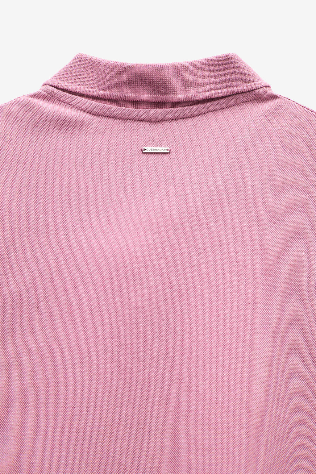POLO DE CAVAS COM CONTRASTE