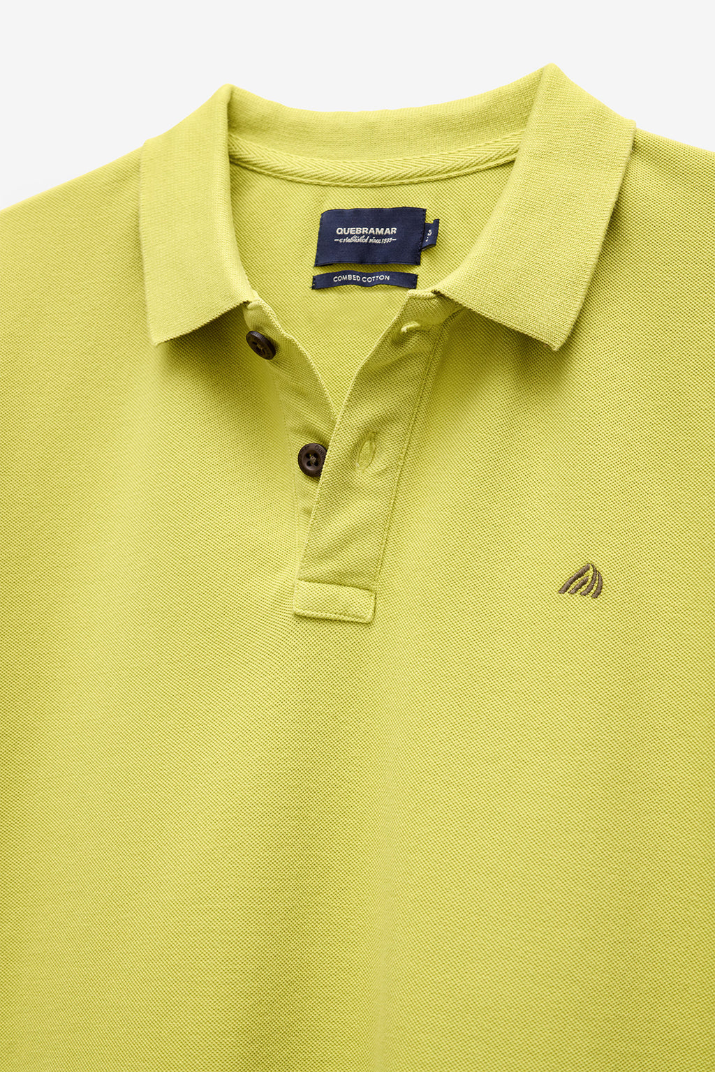 POLO PIQUET COM ESTAMPADO NA GOLA