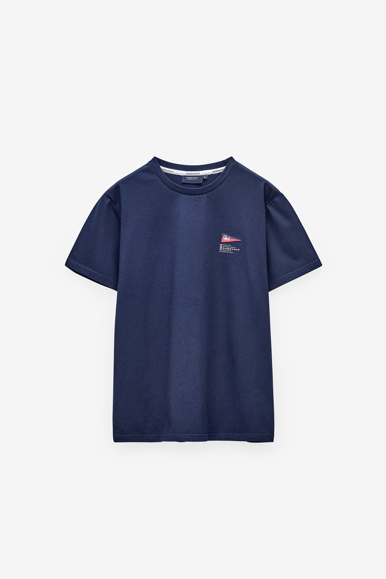 CAMISETA CON INSIGNIA
