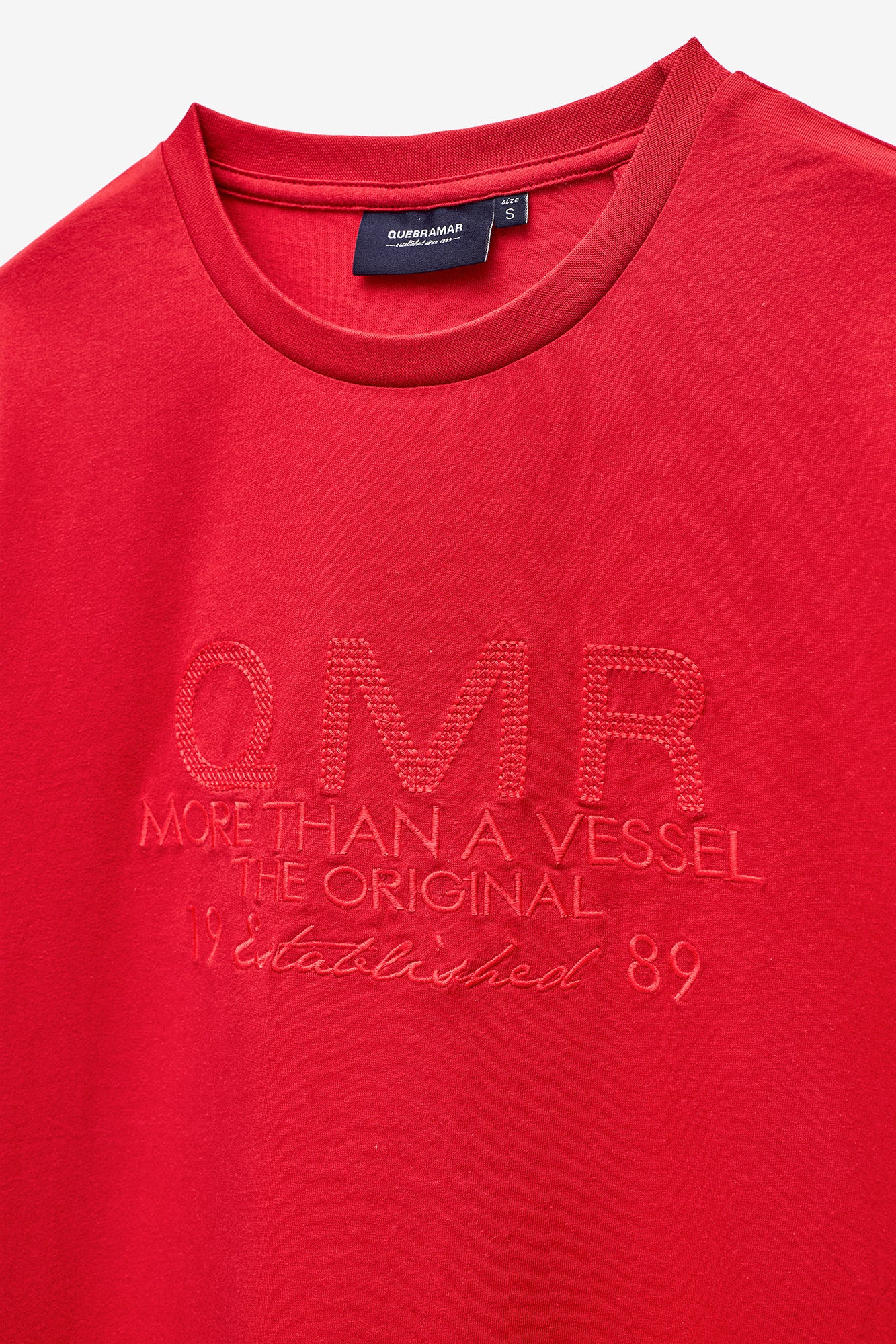CAMISETA CON BORDADO