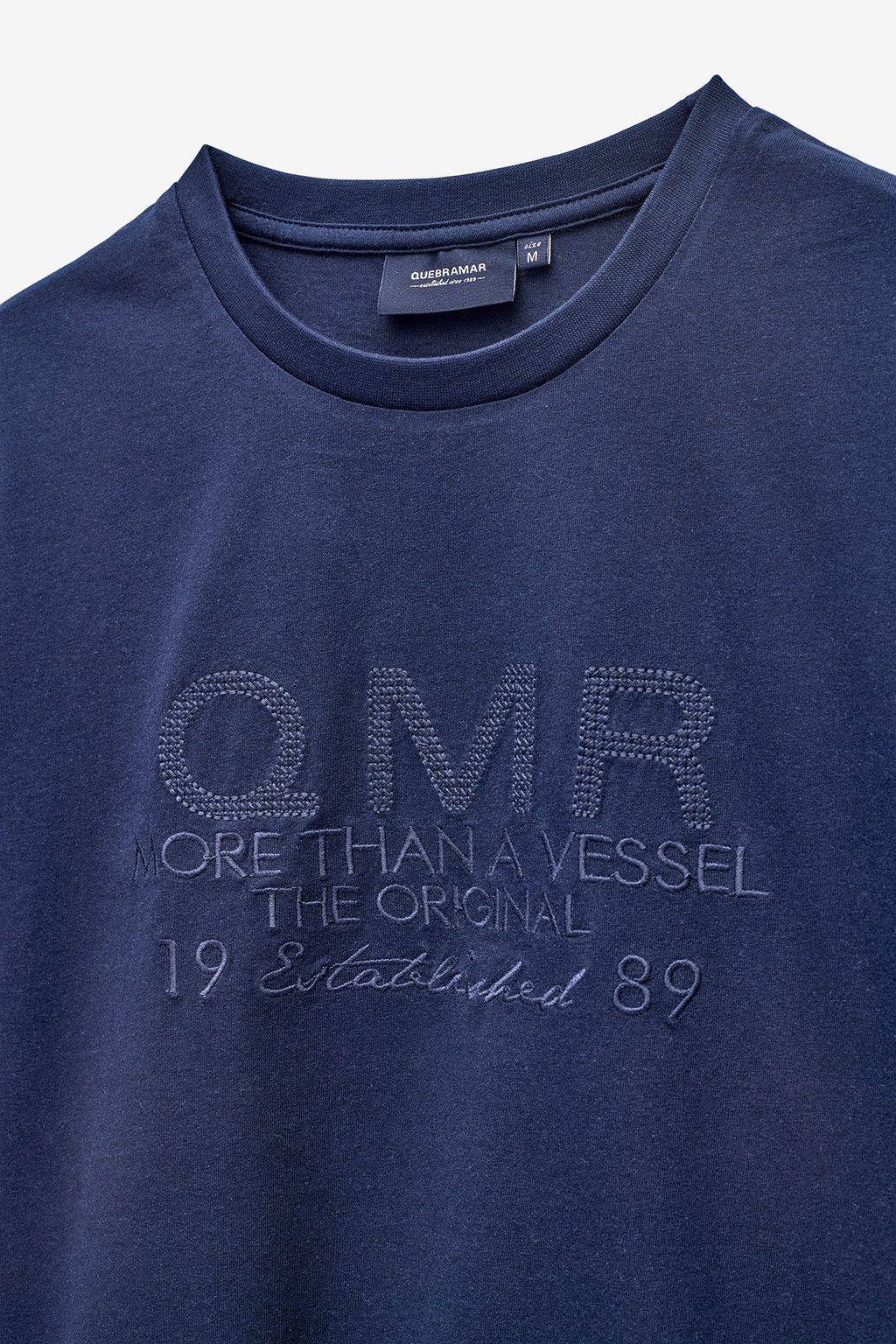 T-SHIRT COM BORDADO