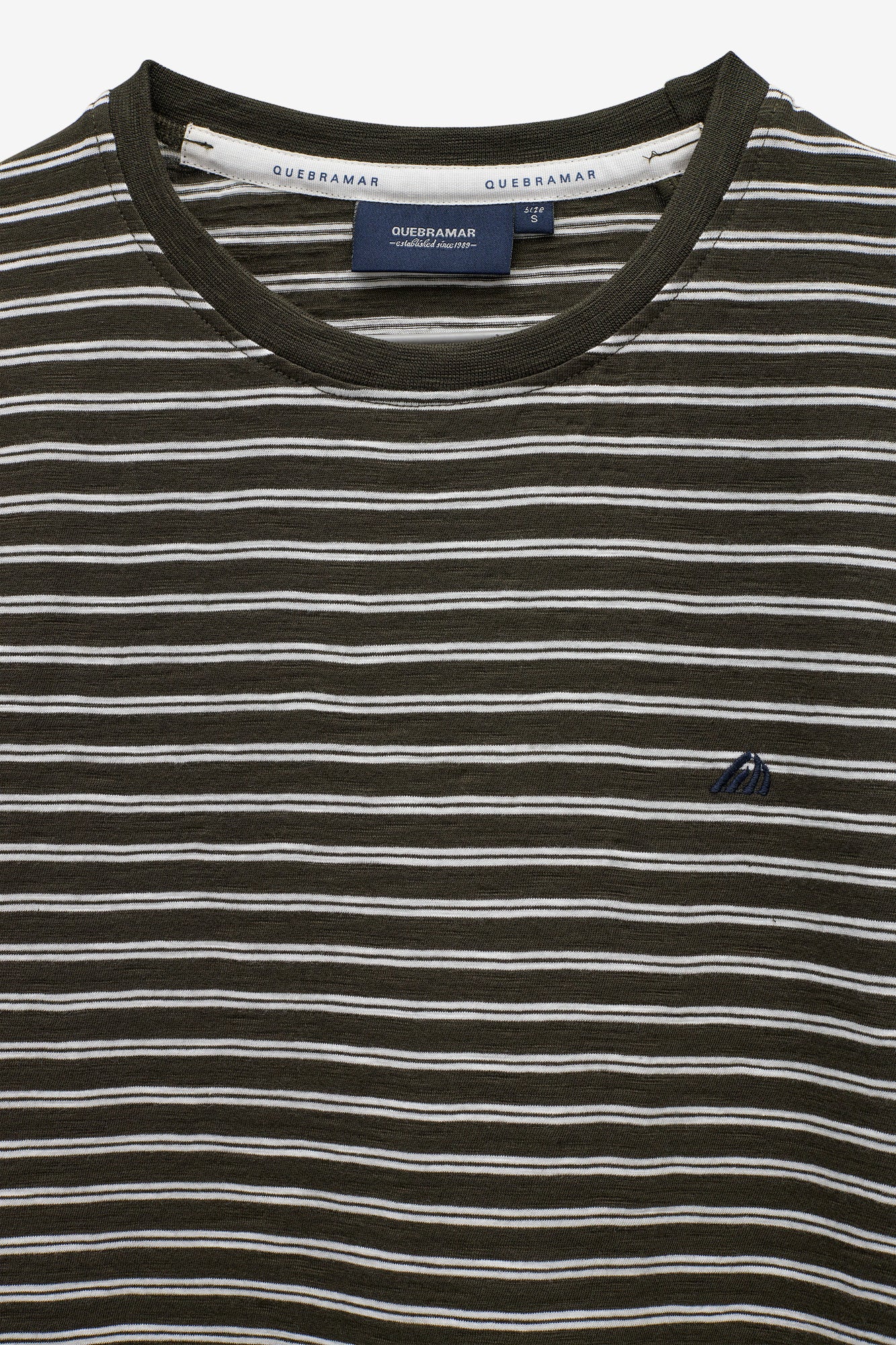 T SHIRT COM RISCAS