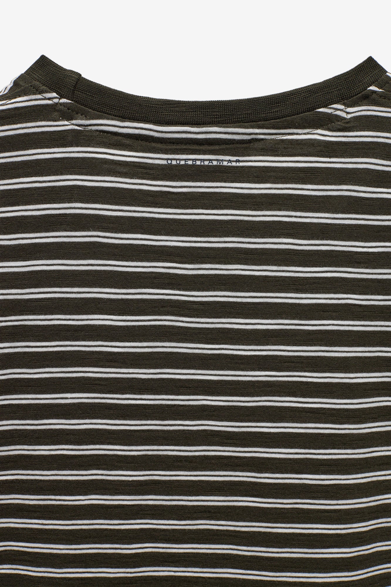 T SHIRT COM RISCAS