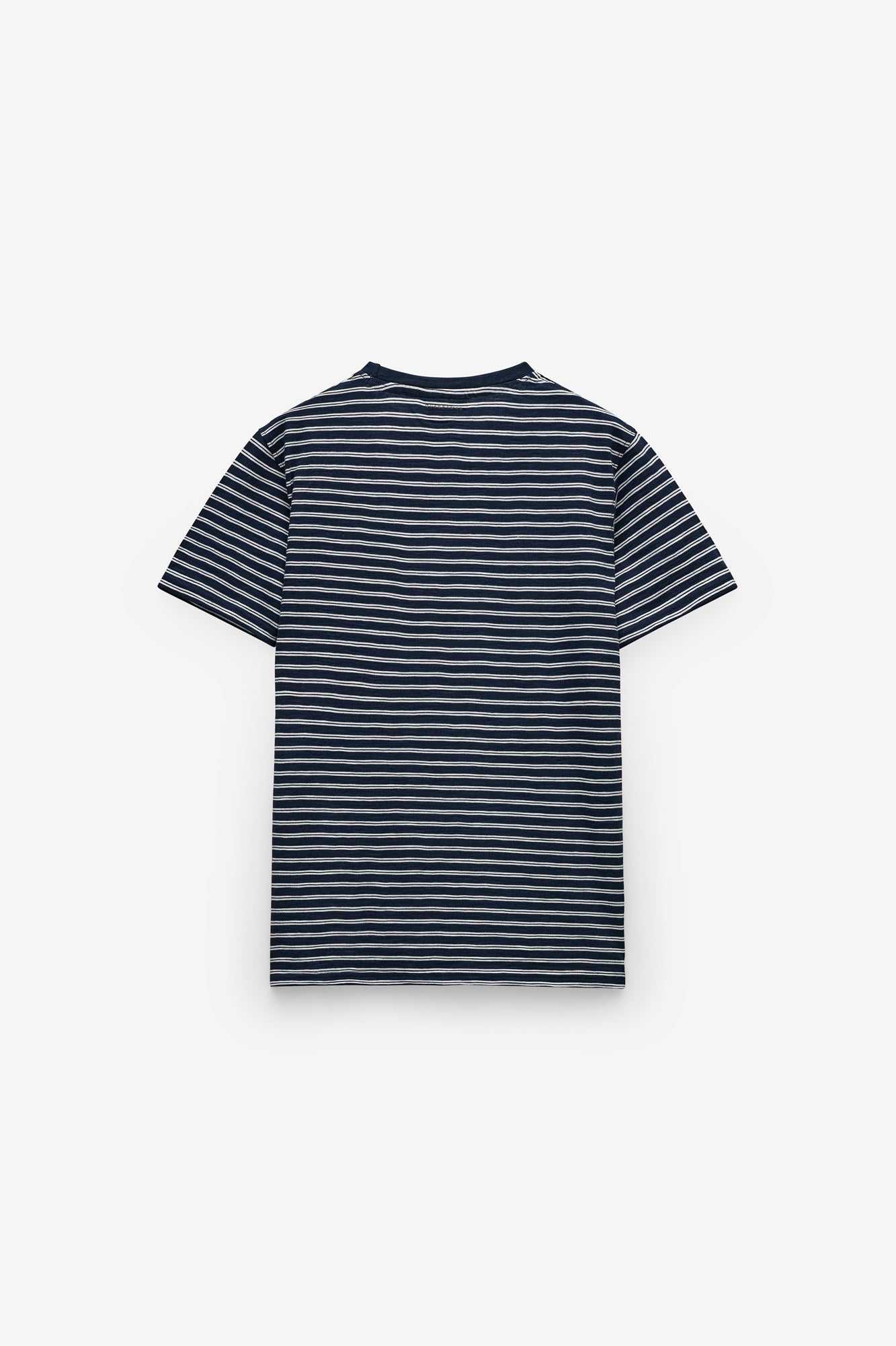 T SHIRT COM RISCAS