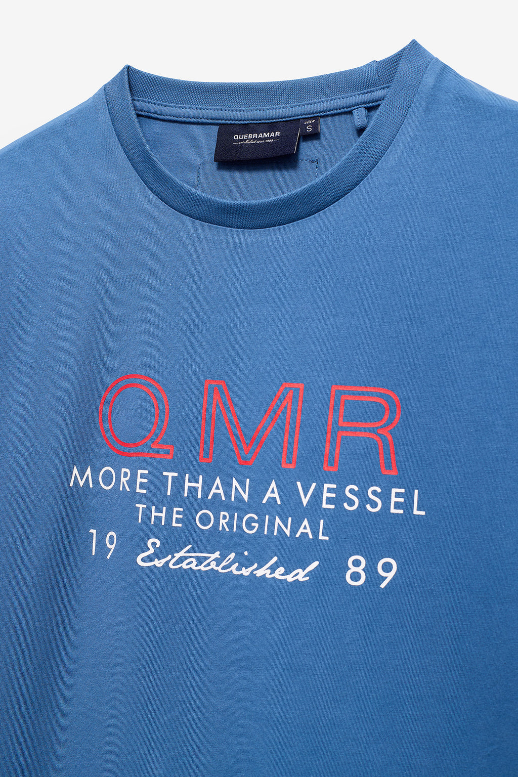 T-SHIRT COM PRINT E ETIQUETA