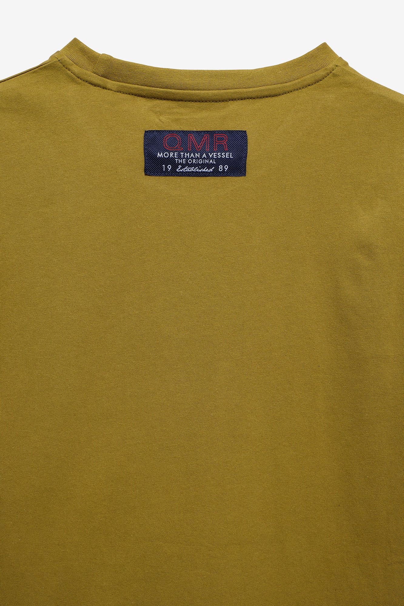 T-SHIRT COM PRINT E ETIQUETA
