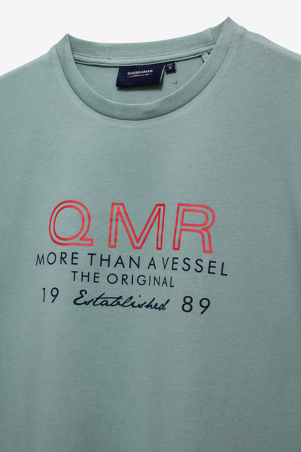 T-SHIRT COM PRINT E ETIQUETA