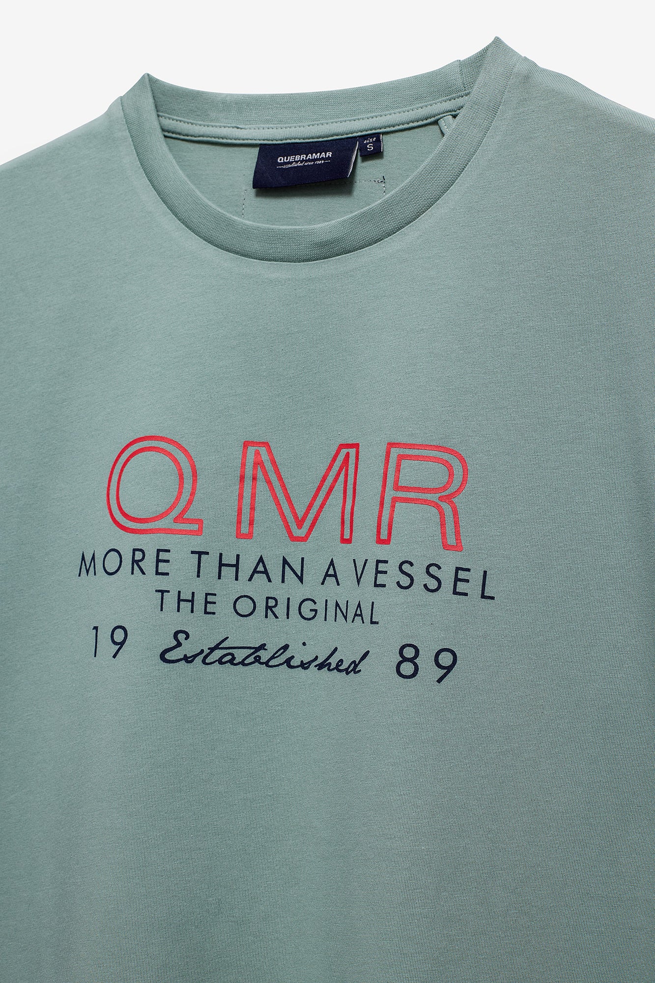 T-SHIRT COM PRINT E ETIQUETA