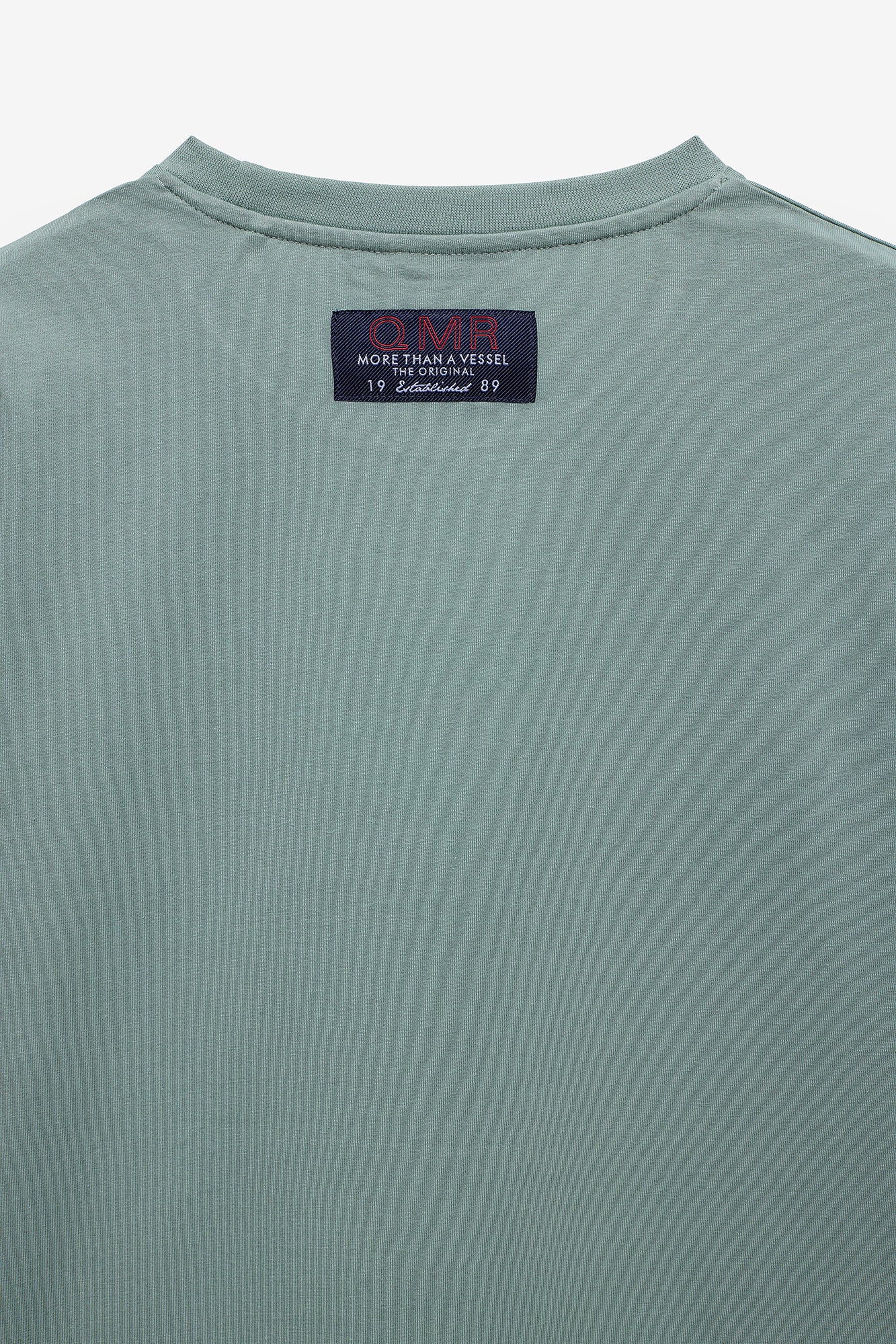 T-SHIRT COM PRINT E ETIQUETA