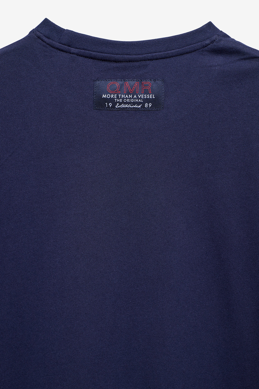T-SHIRT COM PRINT E ETIQUETA