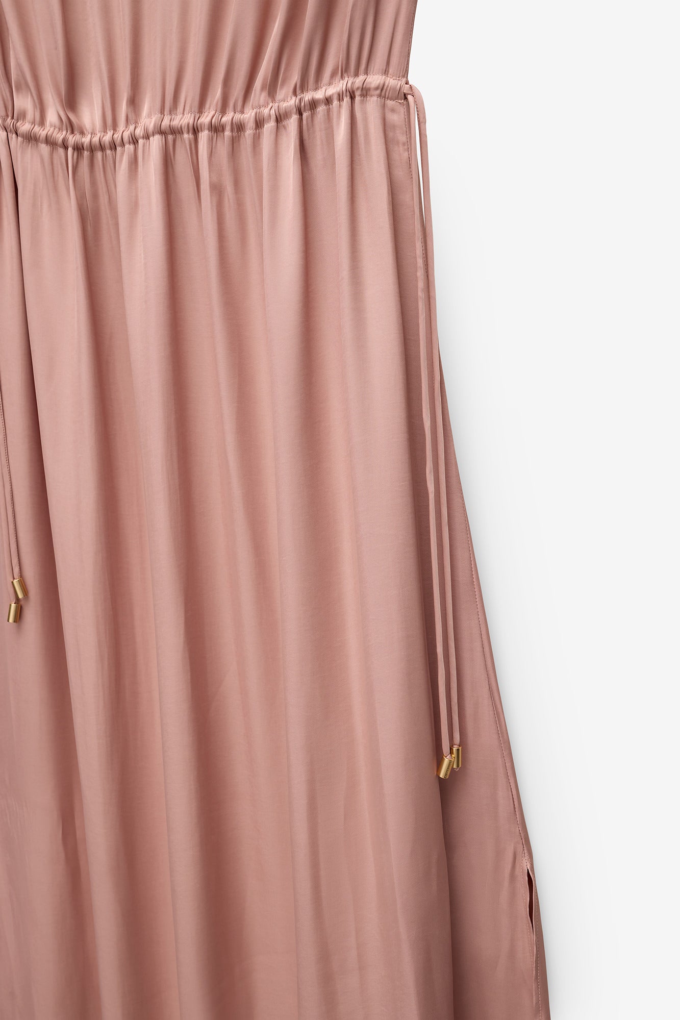 VESTIDO FLUÍDO COM ATILHOS