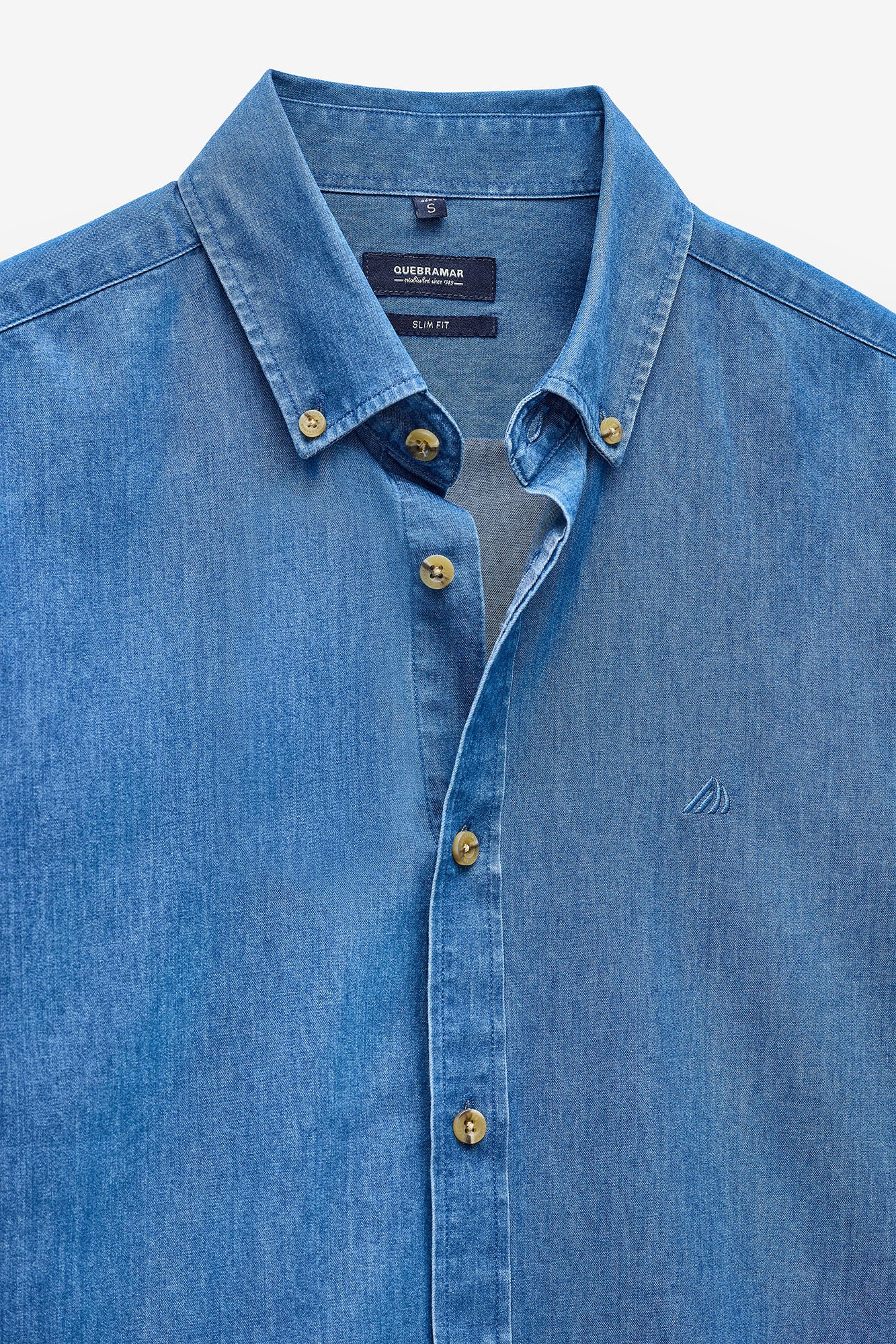 CAMISA SLIM FIT EM GANGA LEVE