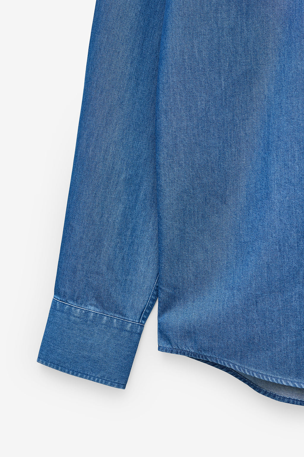 CAMISA SLIM FIT EM GANGA LEVE