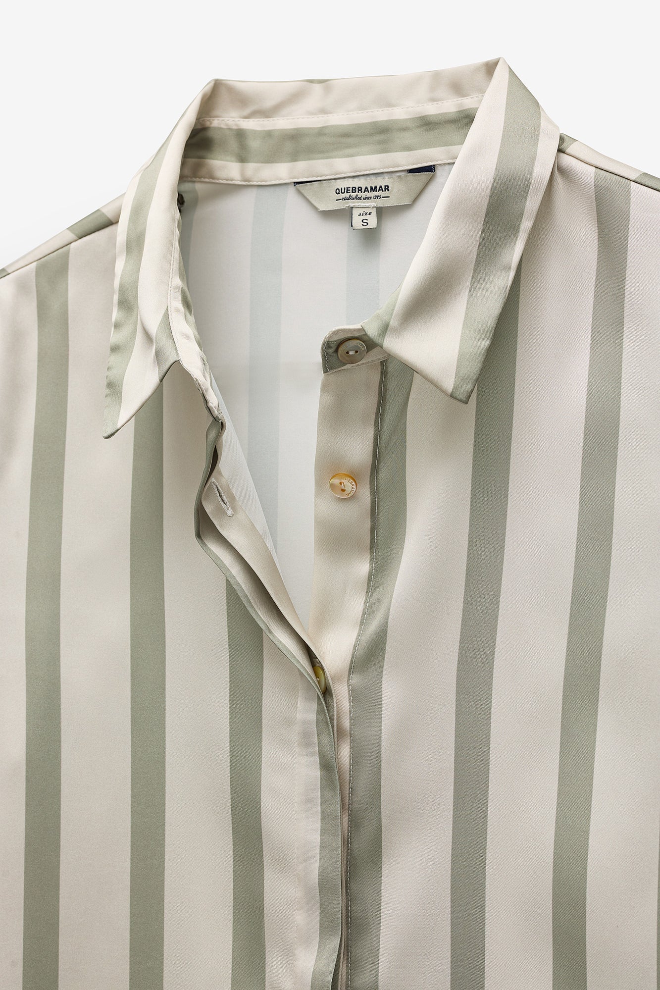 CAMISA FLUIDA COM RISCAS LARGAS